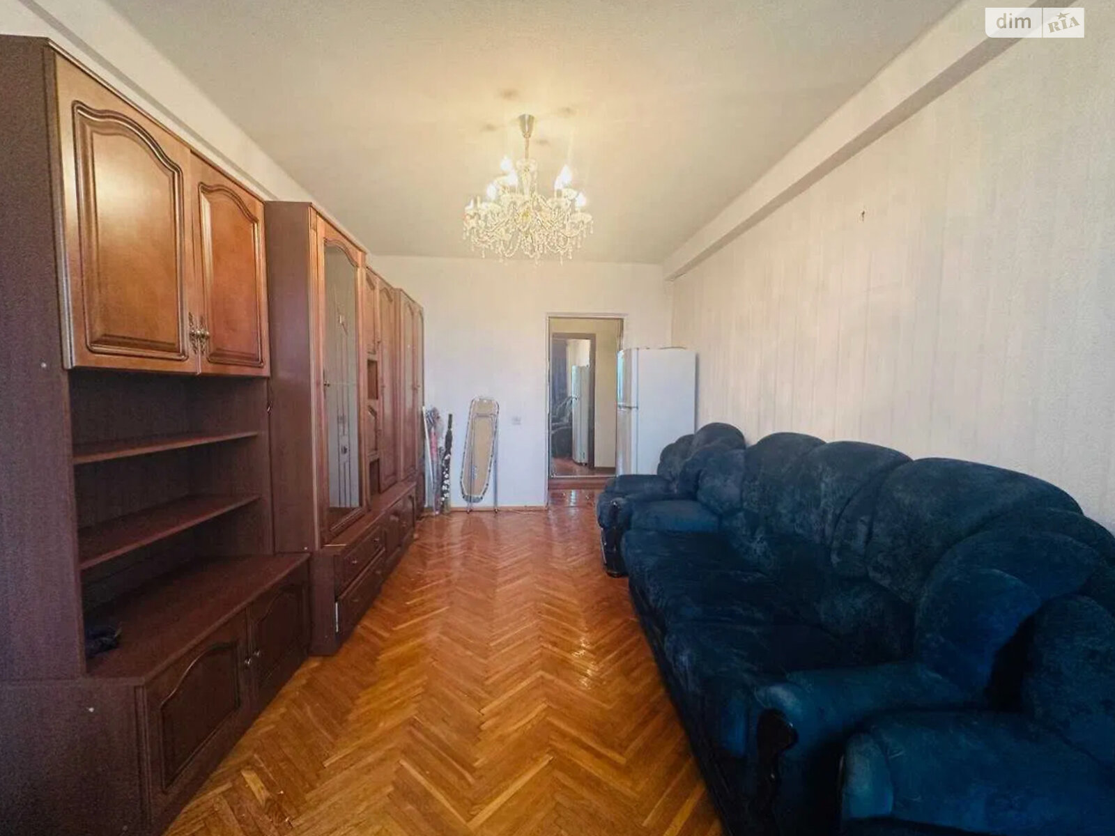 3-Room Apartment near Lisova Metro Station with Separate Rooms and Balcony