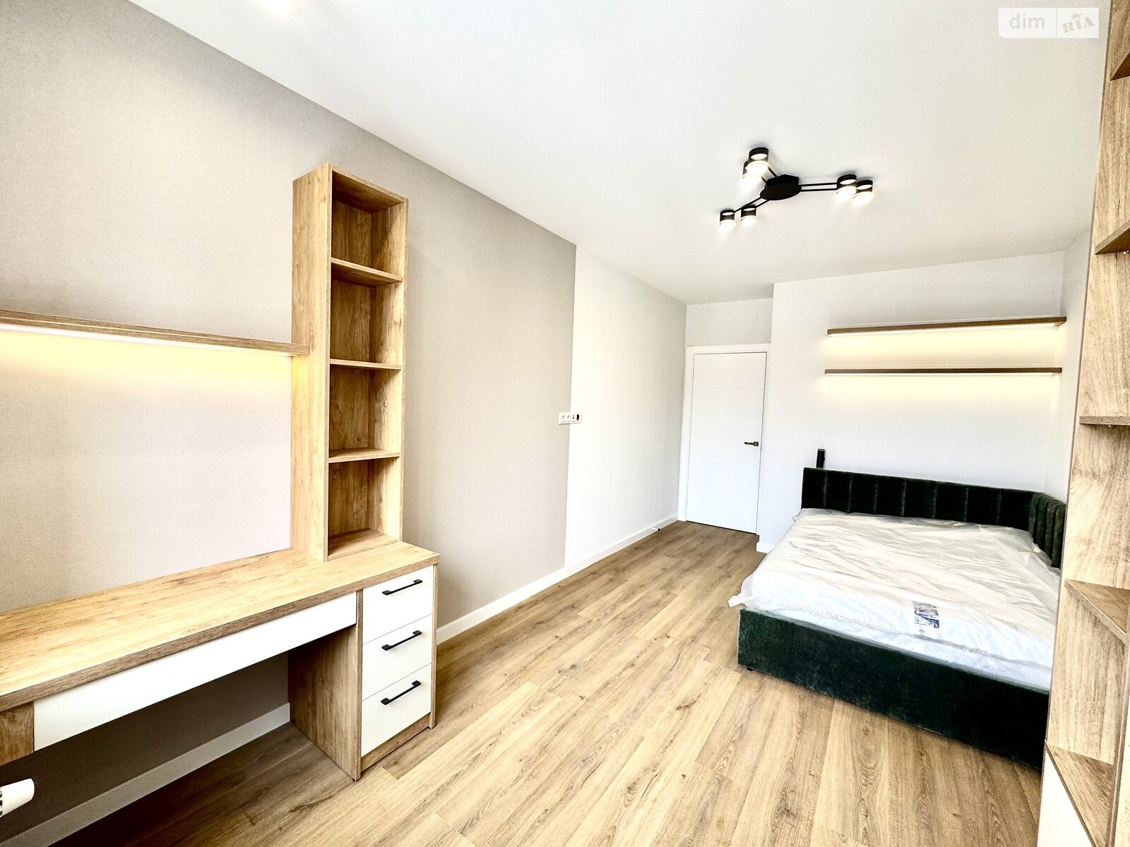 Spacious 2-bedroom apartment with designer renovation, suitable for young family
