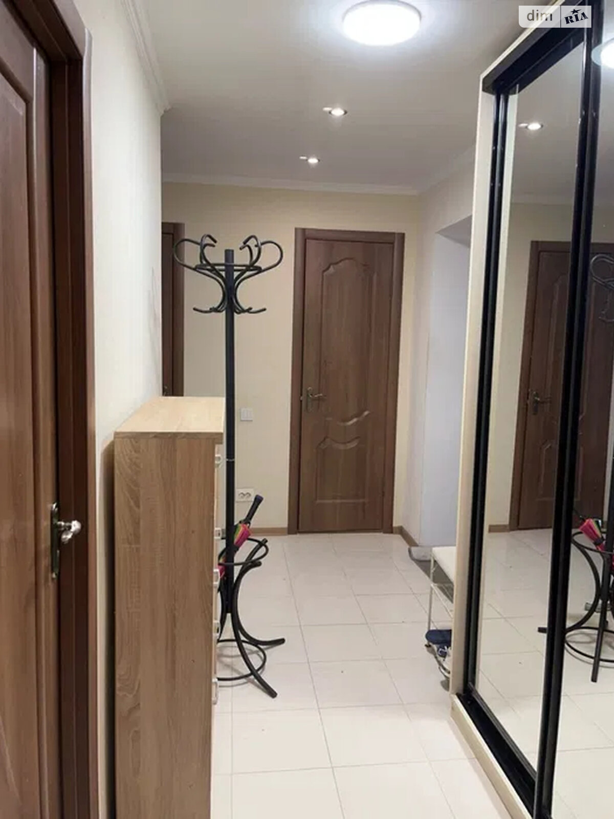 2-Room Apartment on Viktor Yarmola Street, 9th Floor