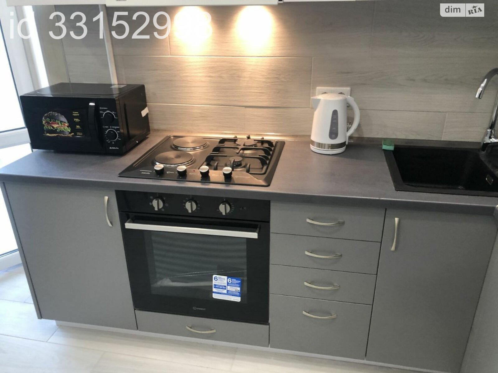1-Bedroom Apartment in Mandarin Complex, Voloshkova Street