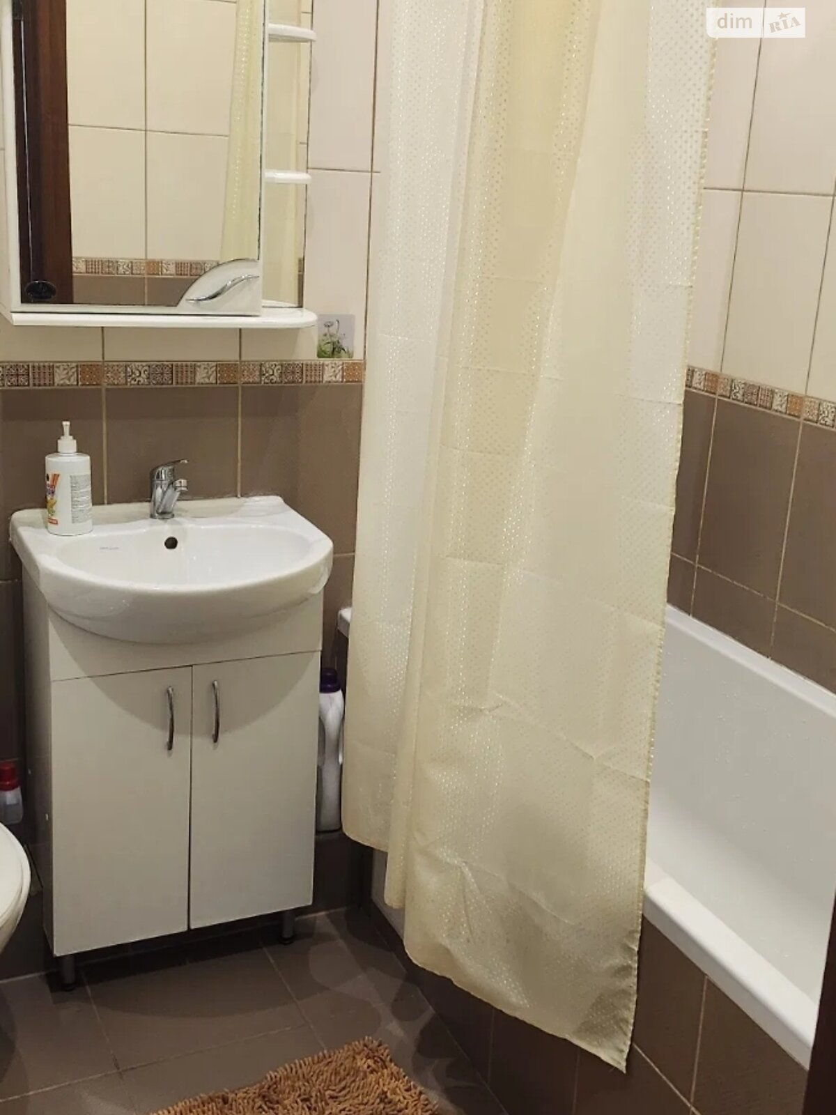Spacious Sunny Apartment Near Dnipro Metro, Close to City Center
