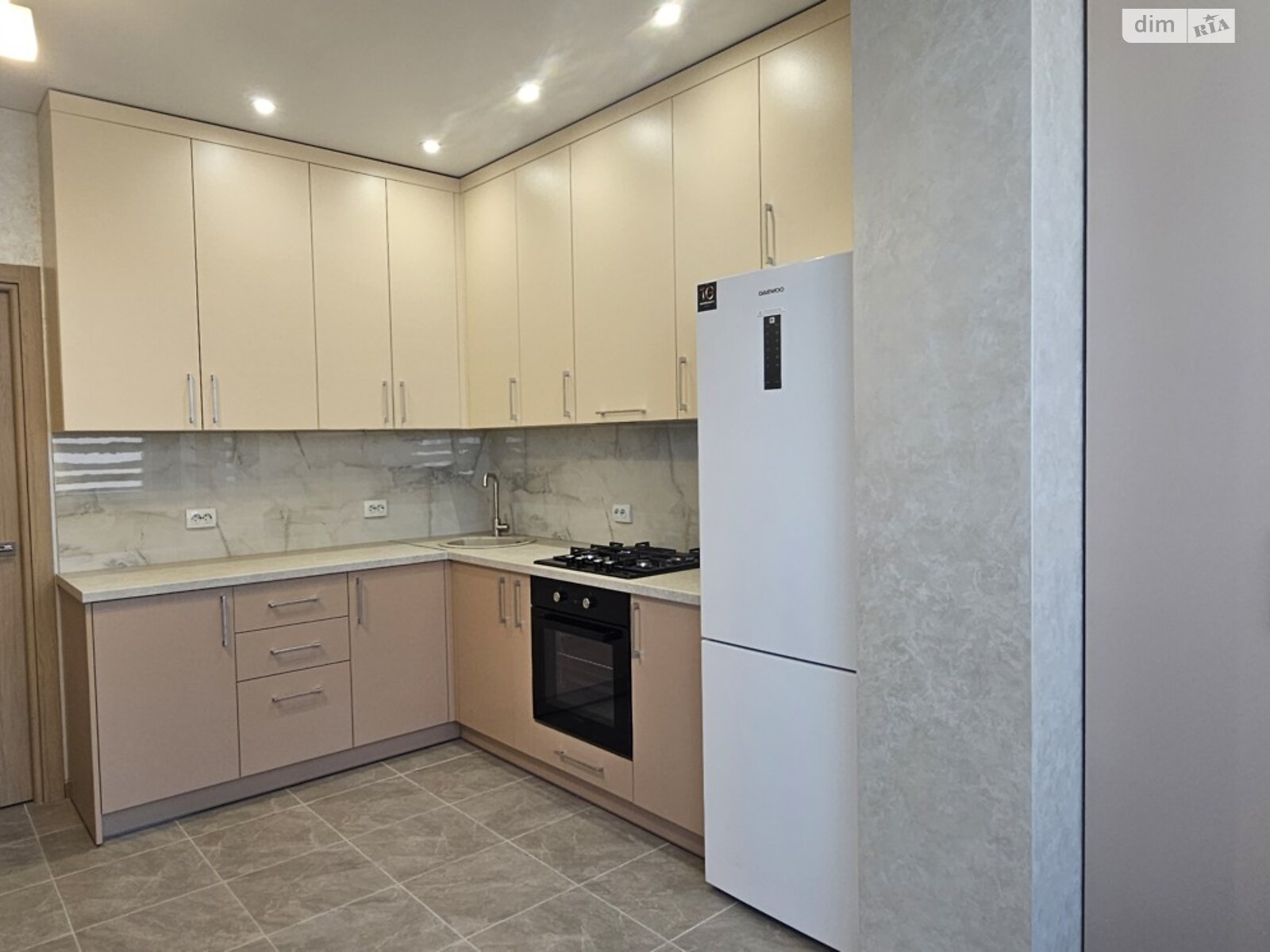 Spacious and Bright 1-Bedroom Apartment on Soborna Street