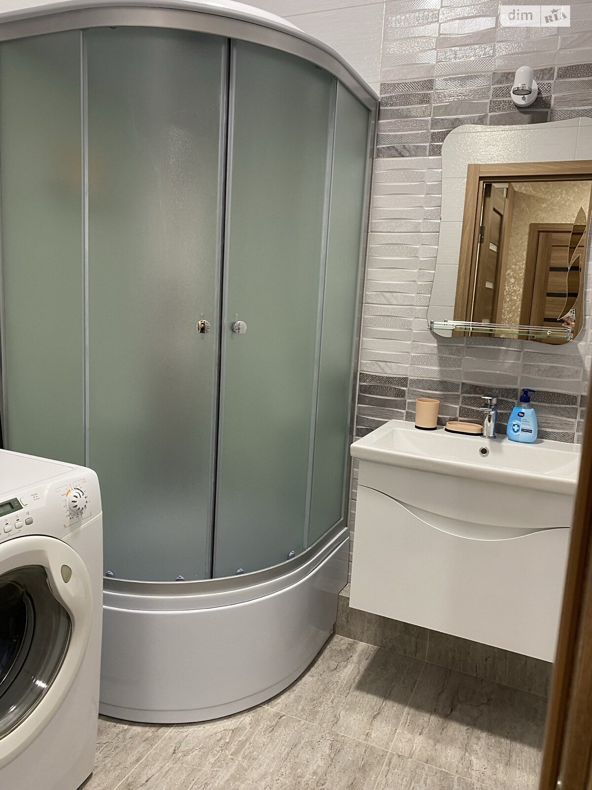 Luzanovsky Park Apartment with Capital Renovation, No Pets Allowed