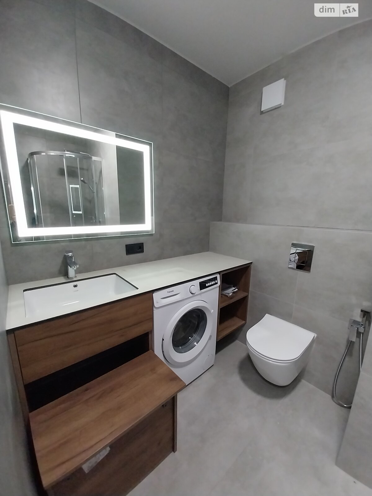 1-Bedroom Apartment in Arzhanova Complex, Left Bank