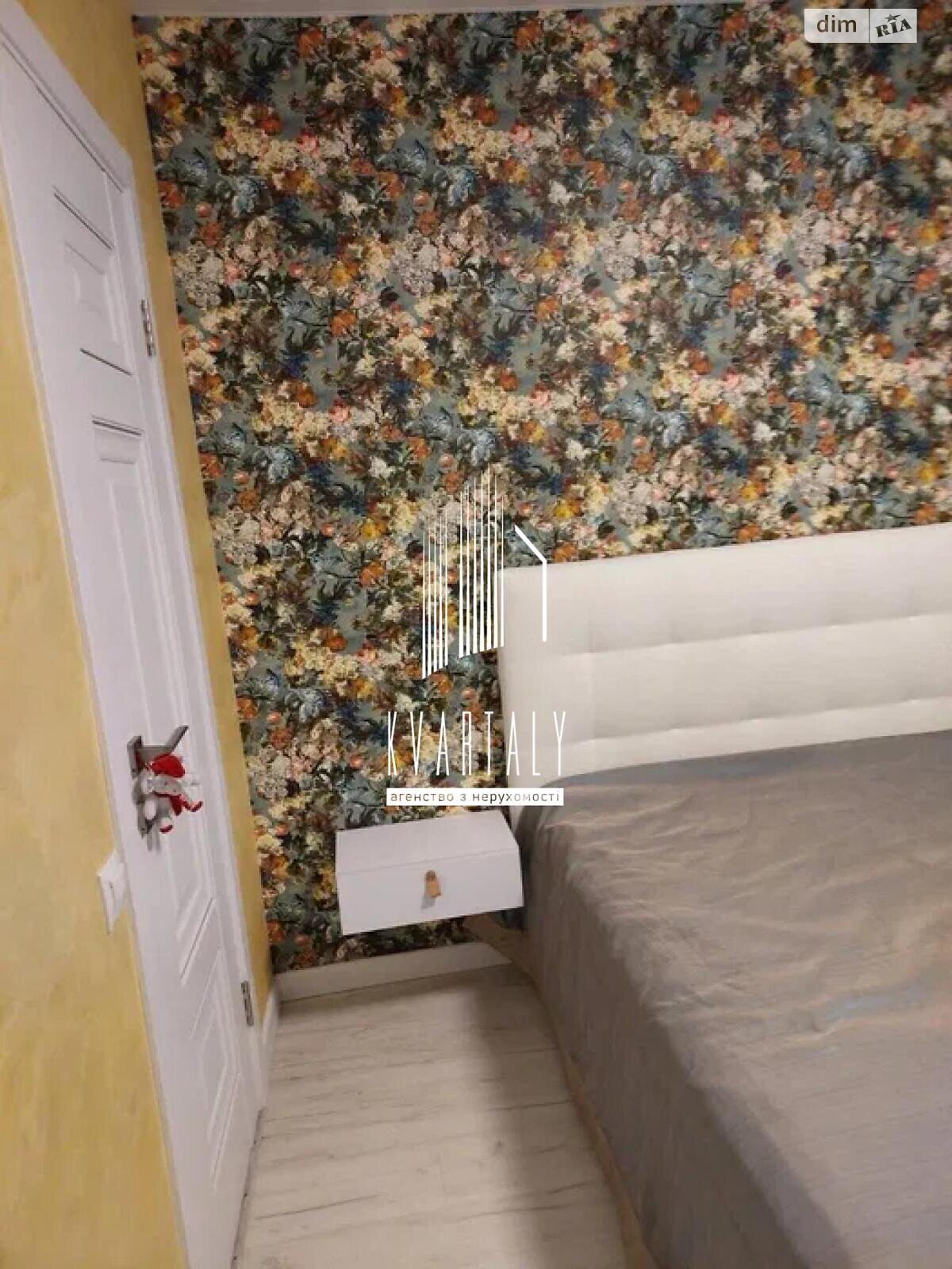 2-Room Apartment in The Lakes Complex, 23rd Floor, Modern Design