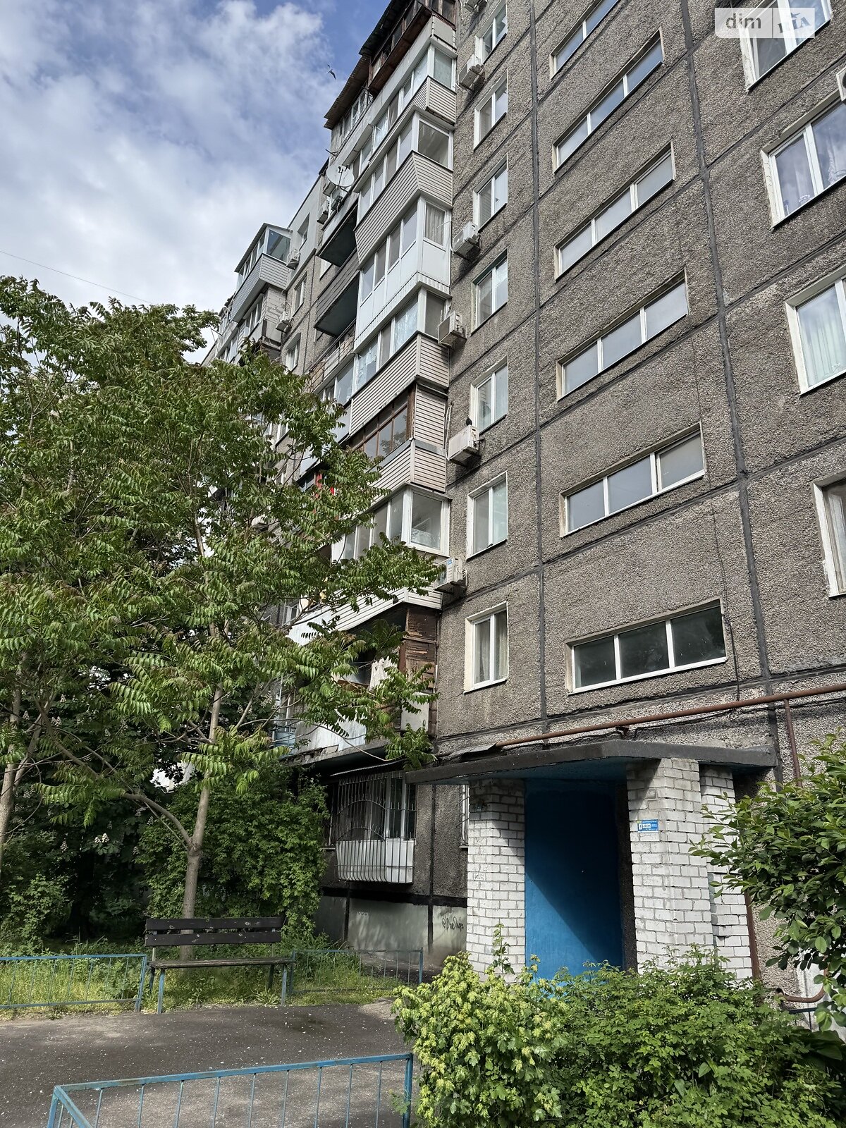 1-Room Apartment on Manuilovsky Avenue, Convenient Location