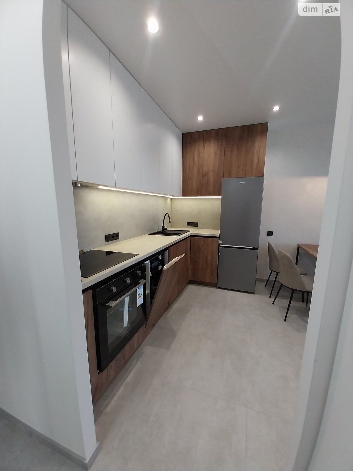 1-Bedroom Apartment in Arzhanova Complex, Left Bank