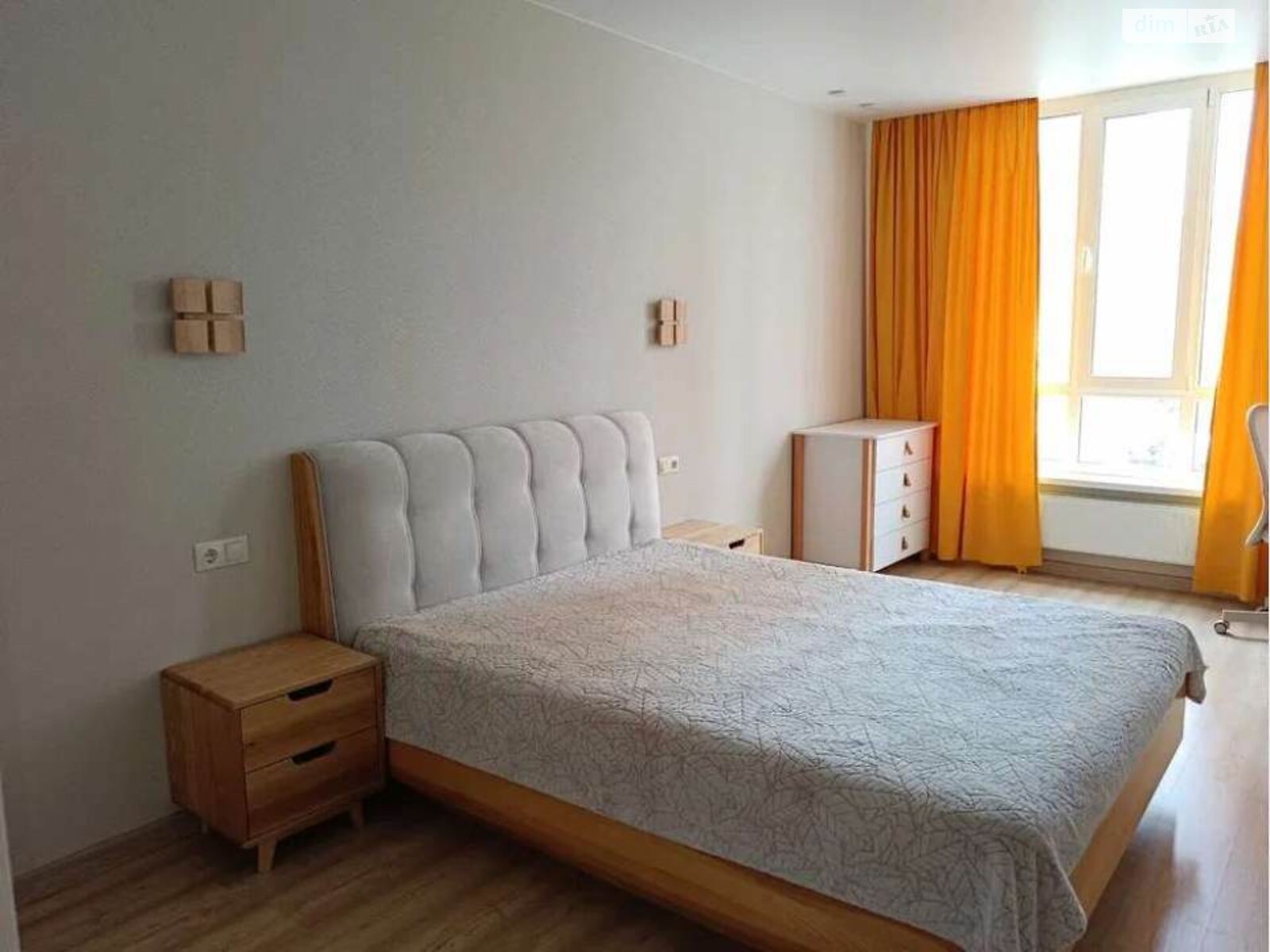 Compact Apartment Near Levoberezhna Metro with Modern Design