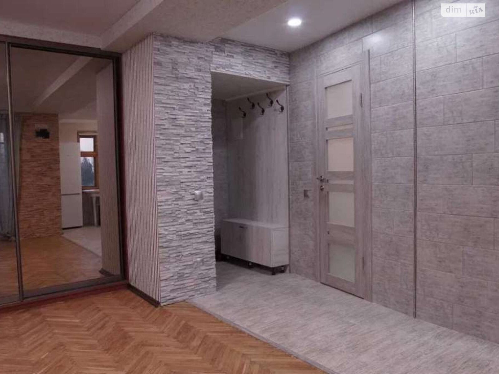 1-Room Studio Apartment near Circus and Vokzalnaya Metro