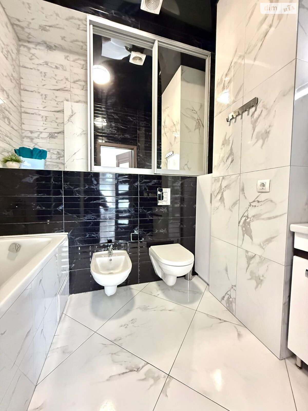 Elite 1-Bedroom Apartment in Obolonska Naberezhna, Parus Complex