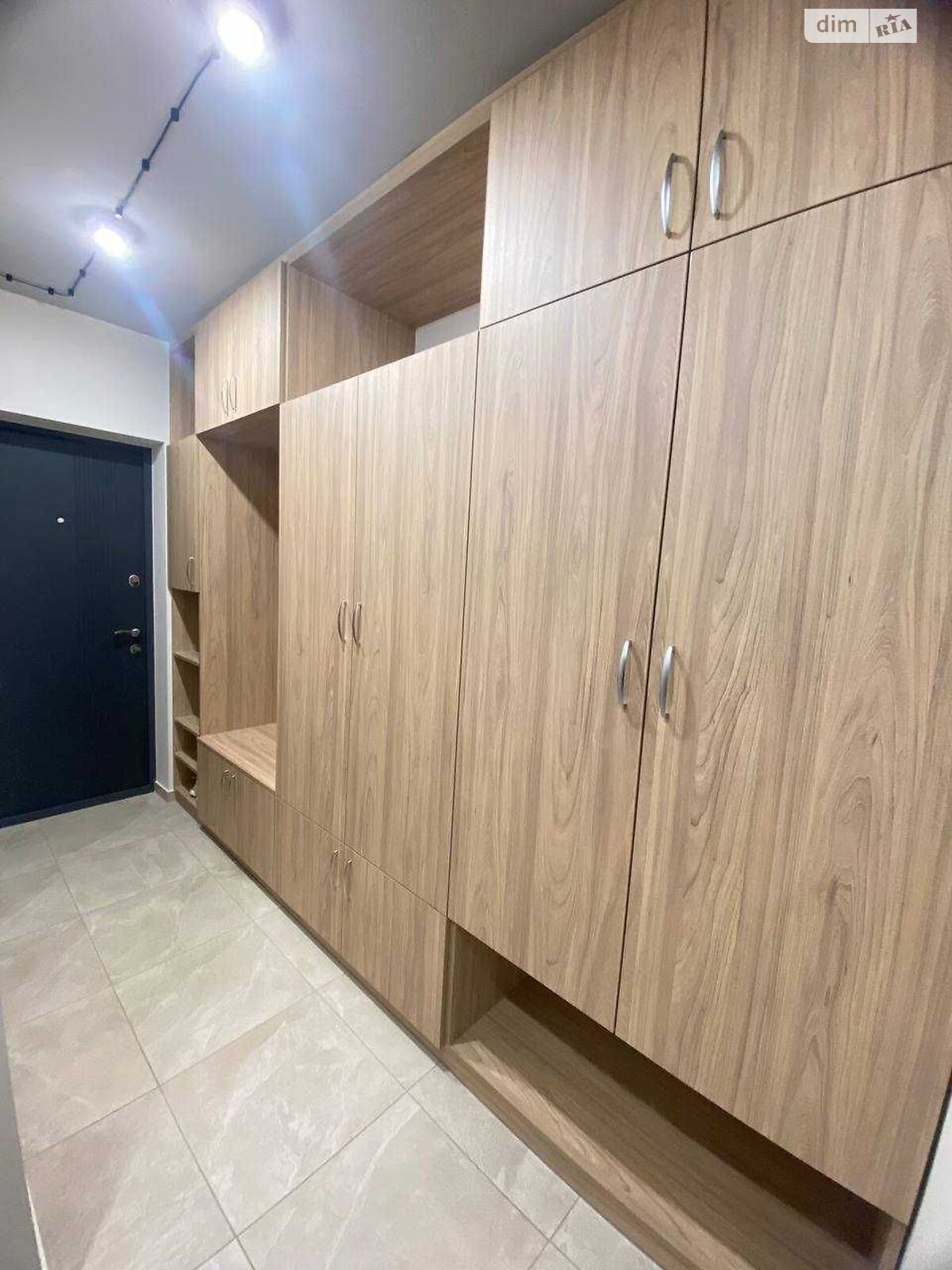 Spacious 1-bedroom apartment with designer renovation and new furniture