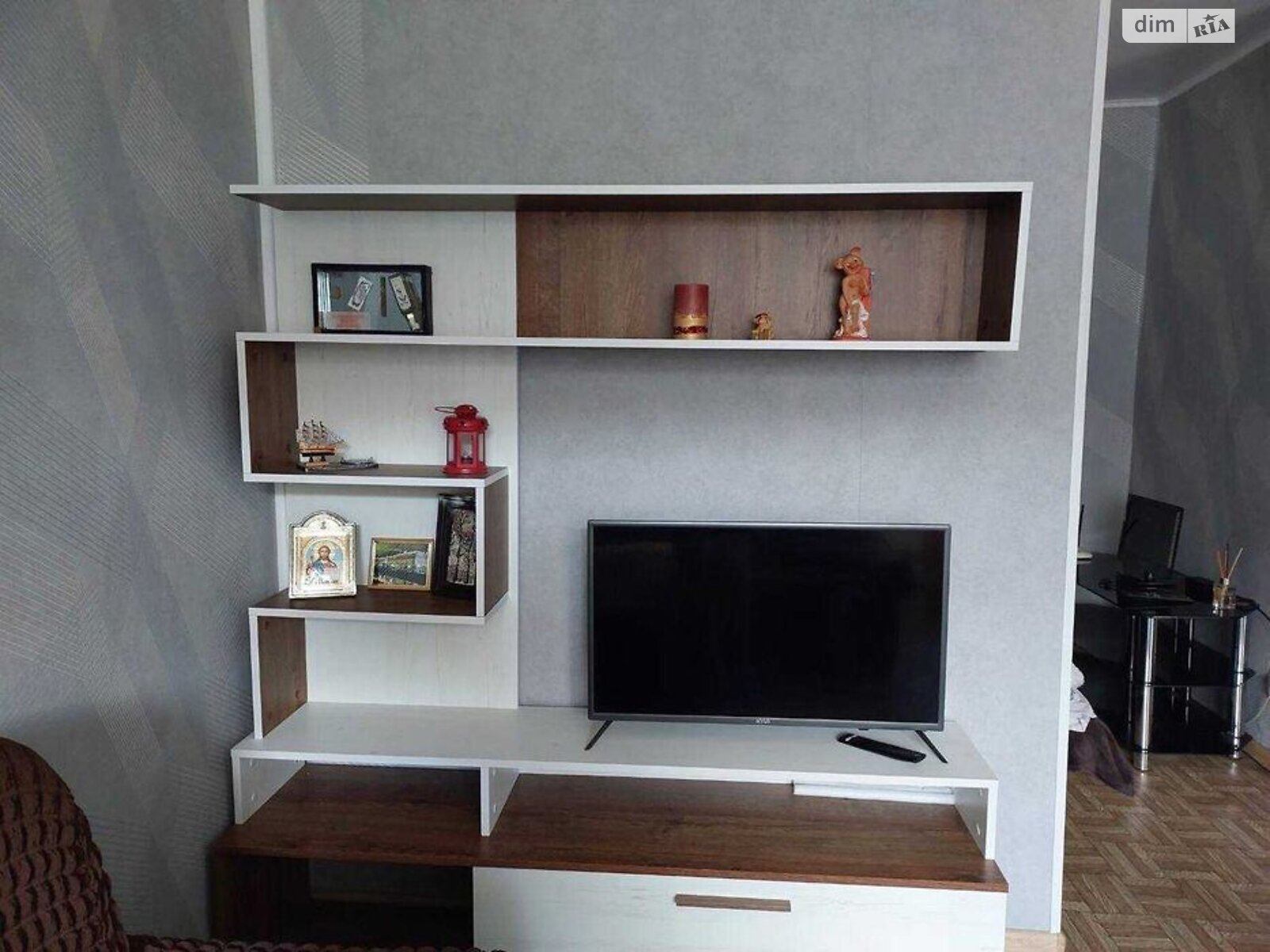 1-Room Apartment for Long-Term Rent near Budivelnykiv Street