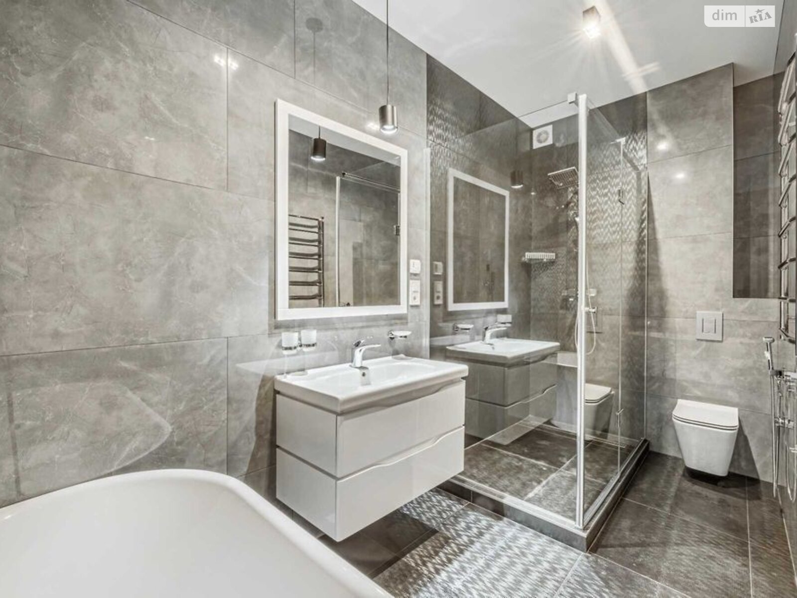 Stylish Two-Room Studio Apartment in Pechersk, Lavska Street