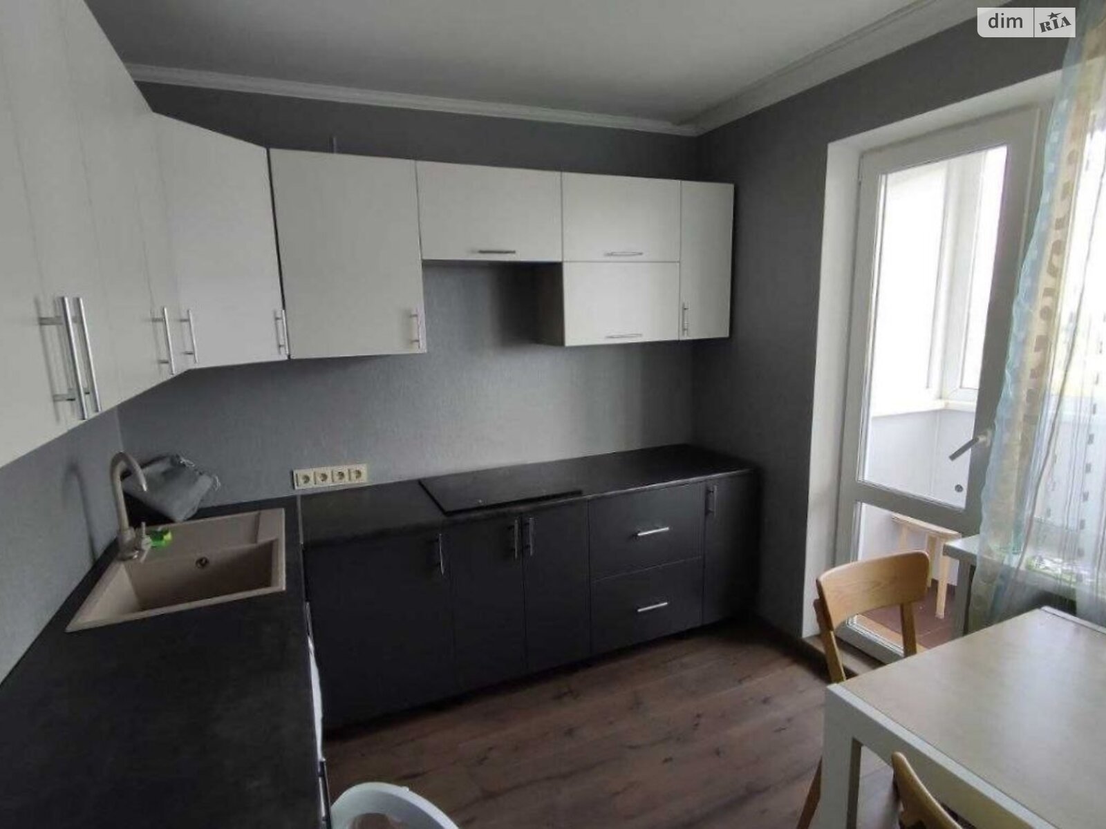Bright two-room apartment with classic layout, balcony, and quality renovation