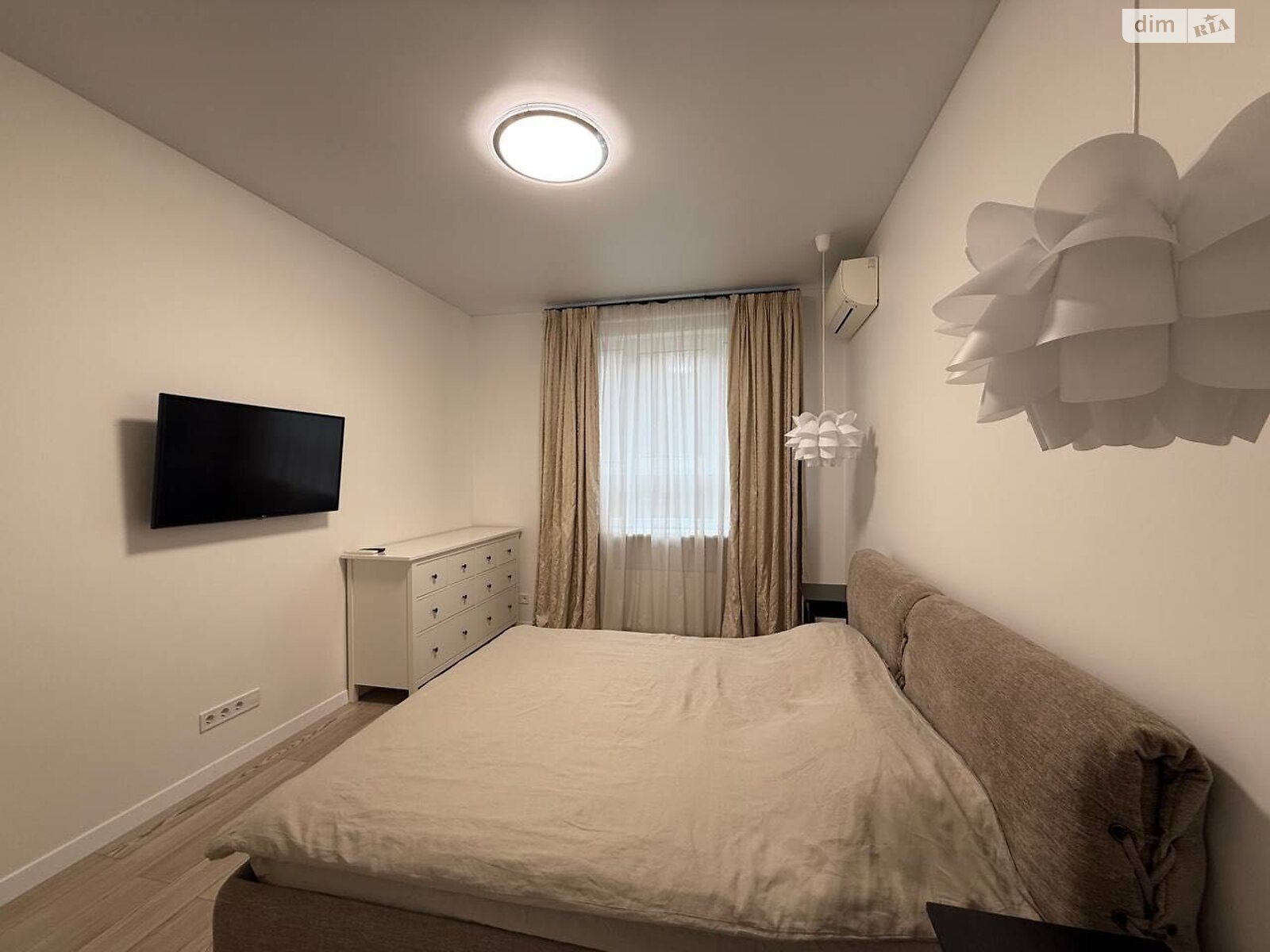 Spacious 3-room apartment with modern design and great location
