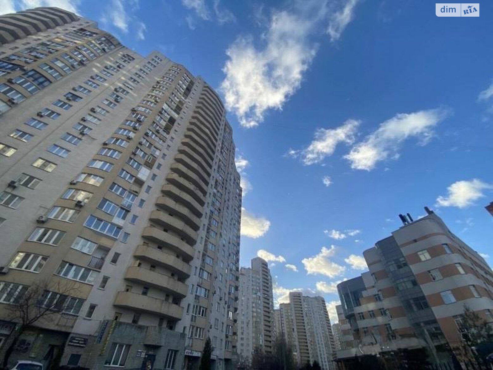 Spacious 1-bedroom apartment on Urlovskaya Street, 19th floor