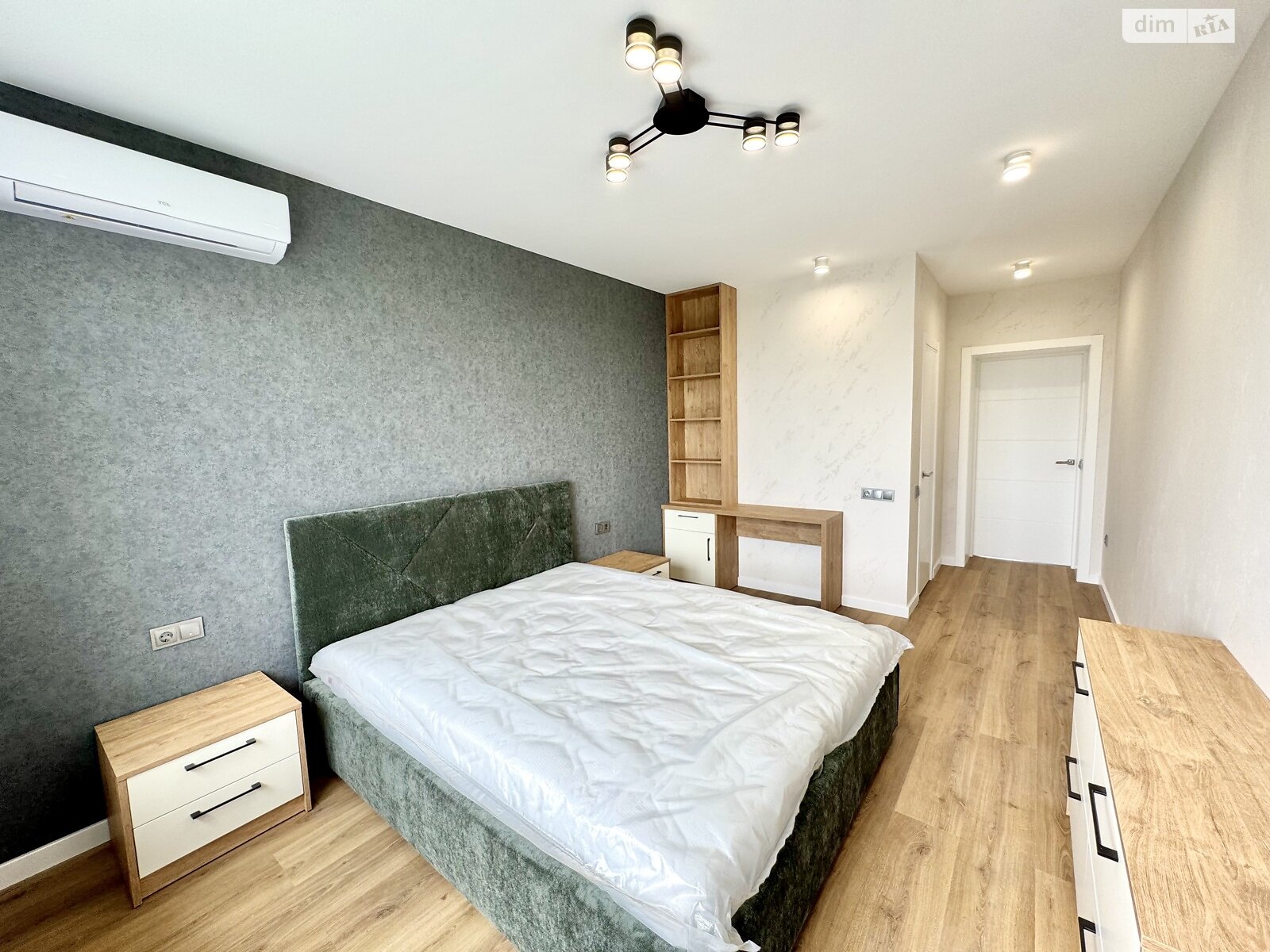 Spacious 2-bedroom apartment with designer renovation, suitable for young family