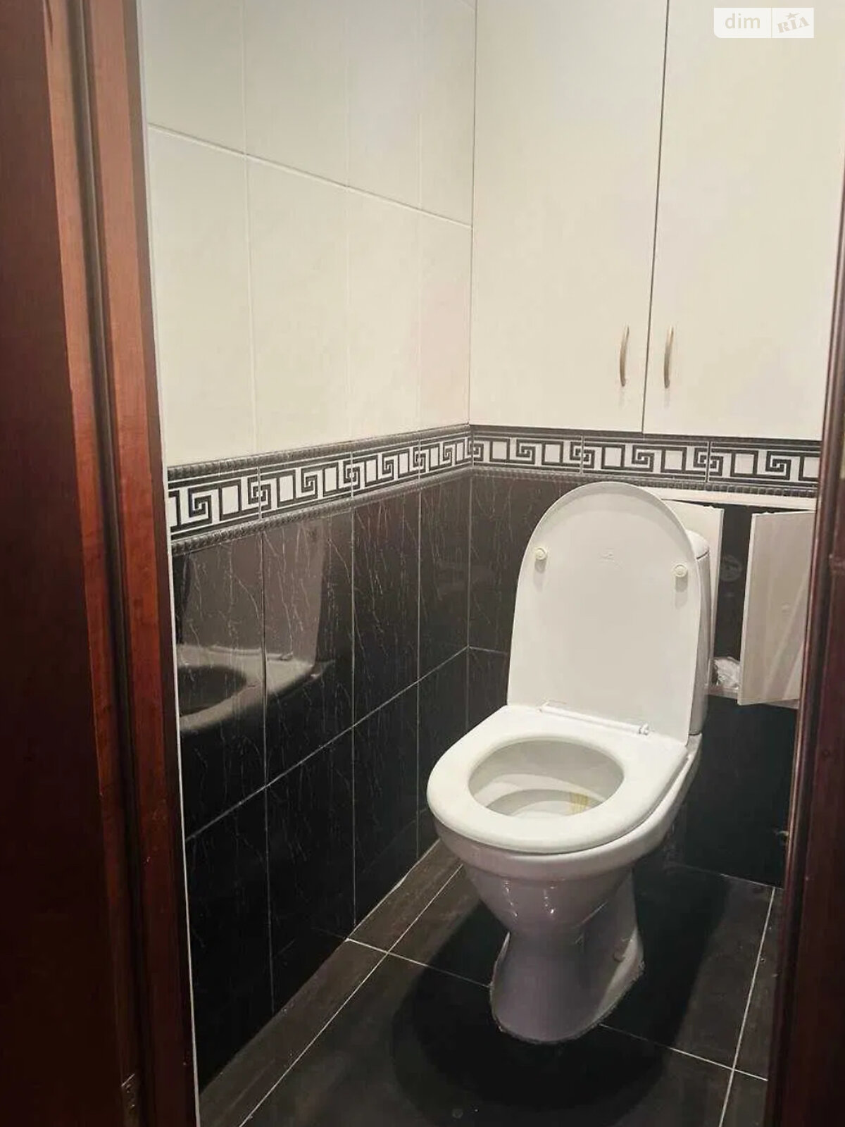 3-Room Apartment near Lisova Metro Station with Separate Rooms and Balcony