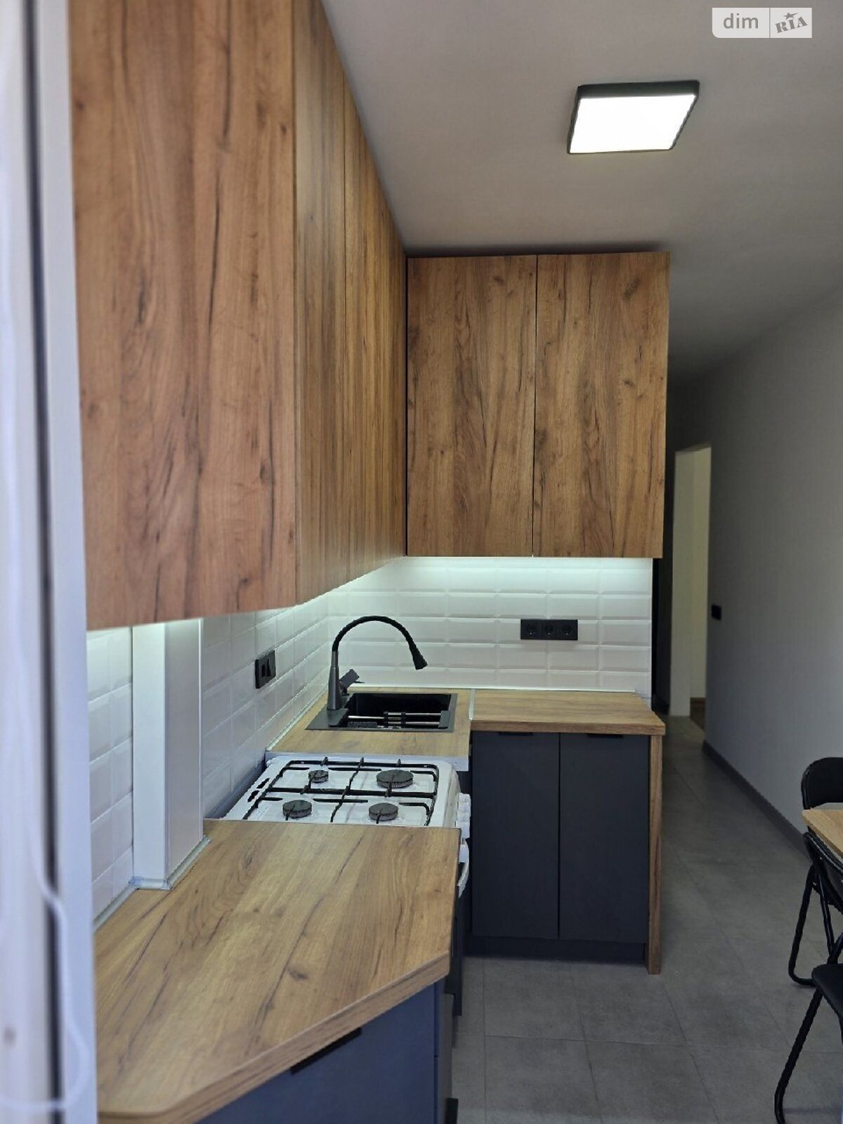 1-Room Apartment on Stetsenko Street with Updated Renovation