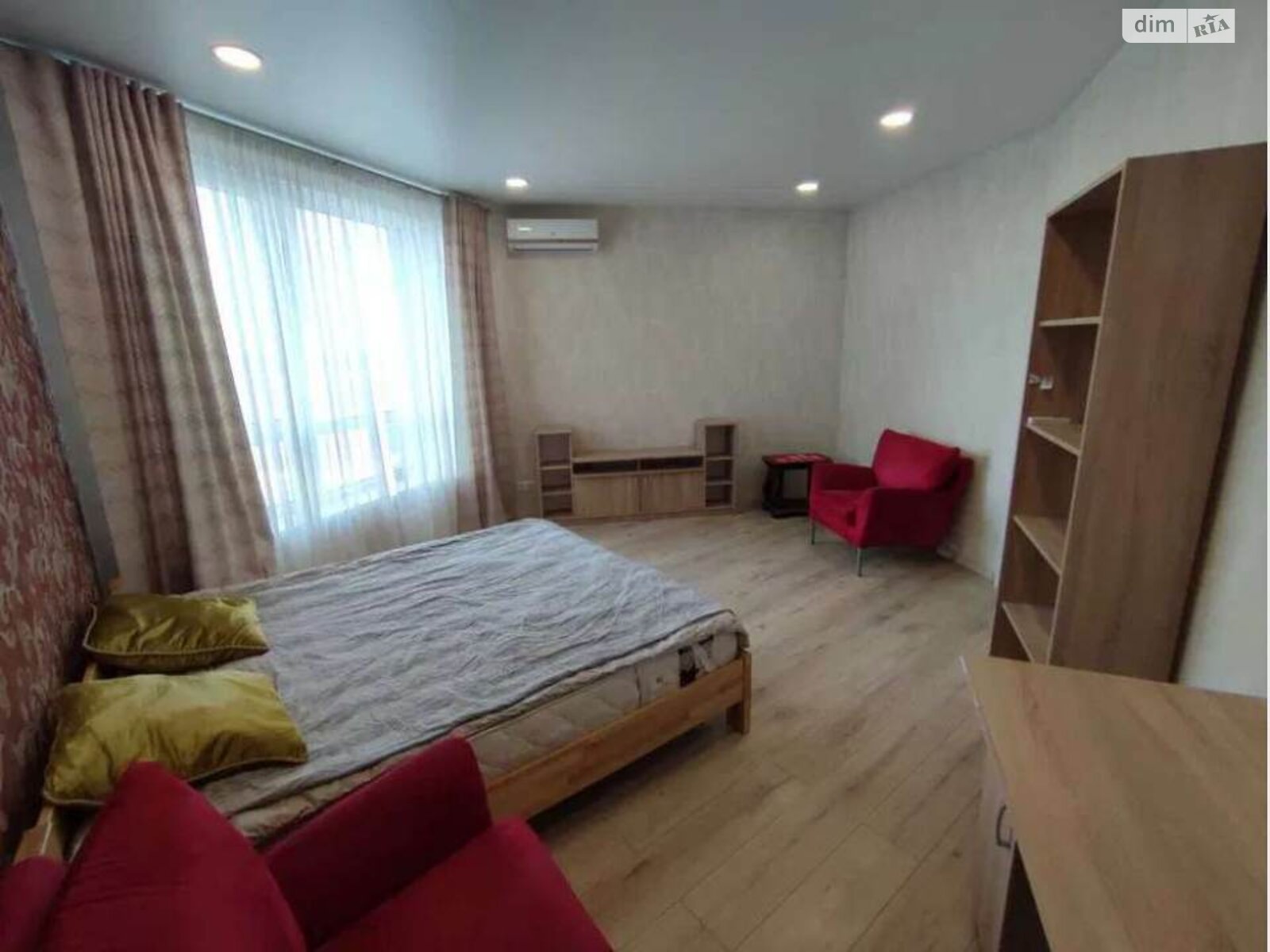 Cozy 1-bedroom apartment in Zarichnyi Complex near Slavutych Metro
