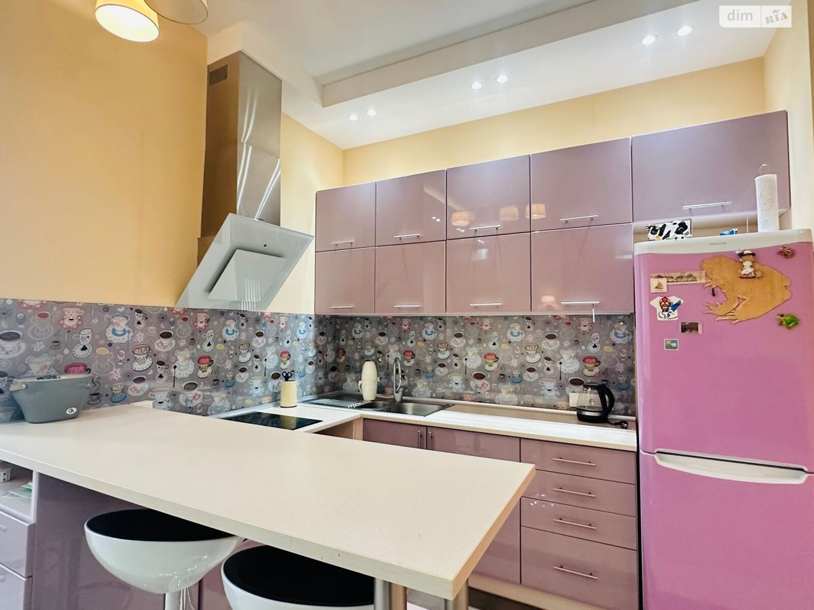 Bright, Quiet Apartment with Comfortable Design
