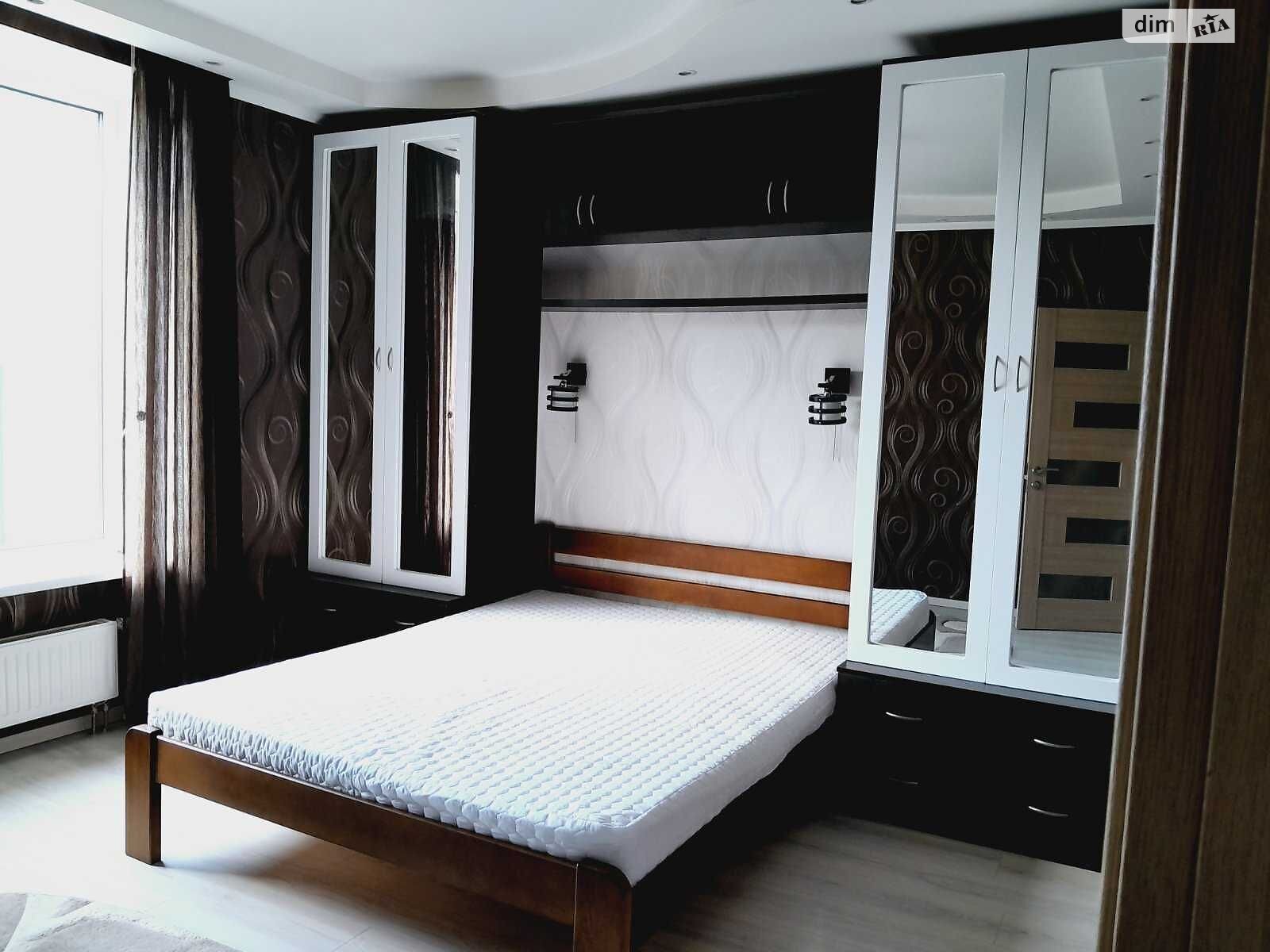3-Room Apartment in Lipinka Residential Complex, Quiet and Secure Location