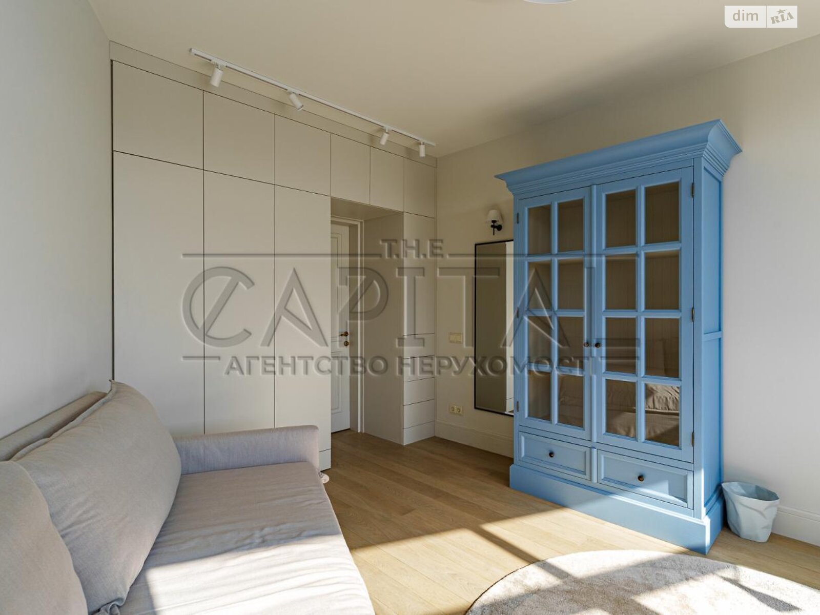 View apartment in Rusanovskaya Harbor residential complex with a view of the Dnieper
