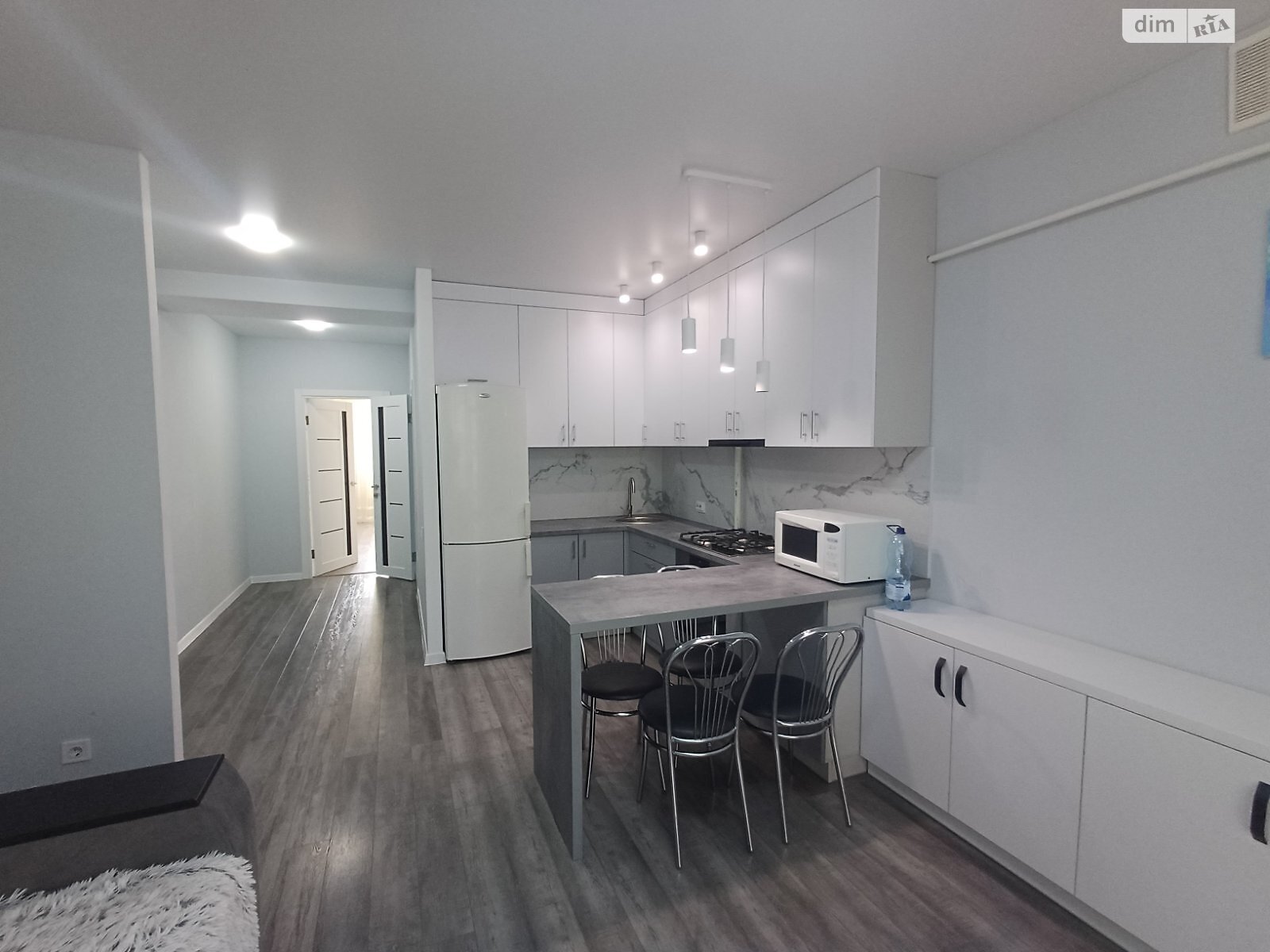 1-bedroom apartment with designer renovation near park