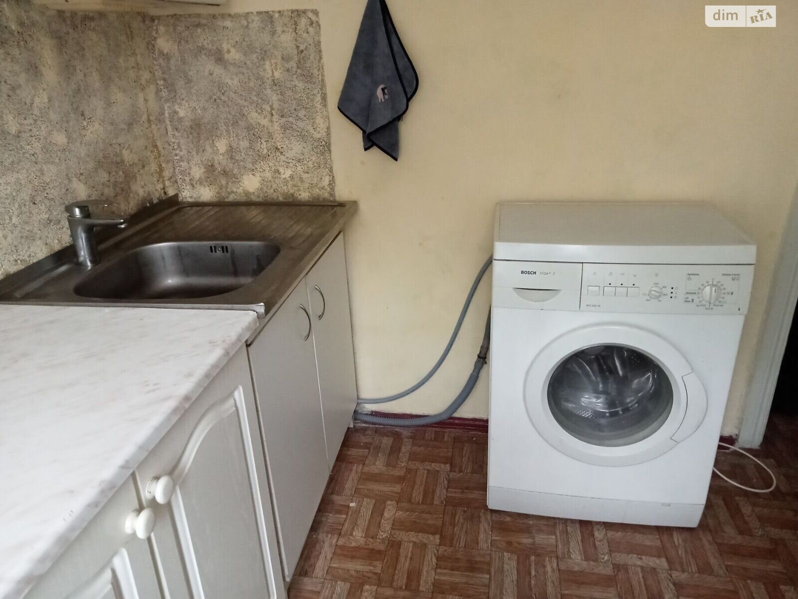 1-Room Apartment near Boryspilska Metro, Renovated