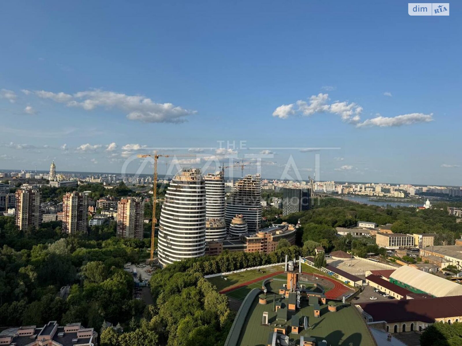 3-Bedroom Apartment in Kiev City Center with Panoramic View