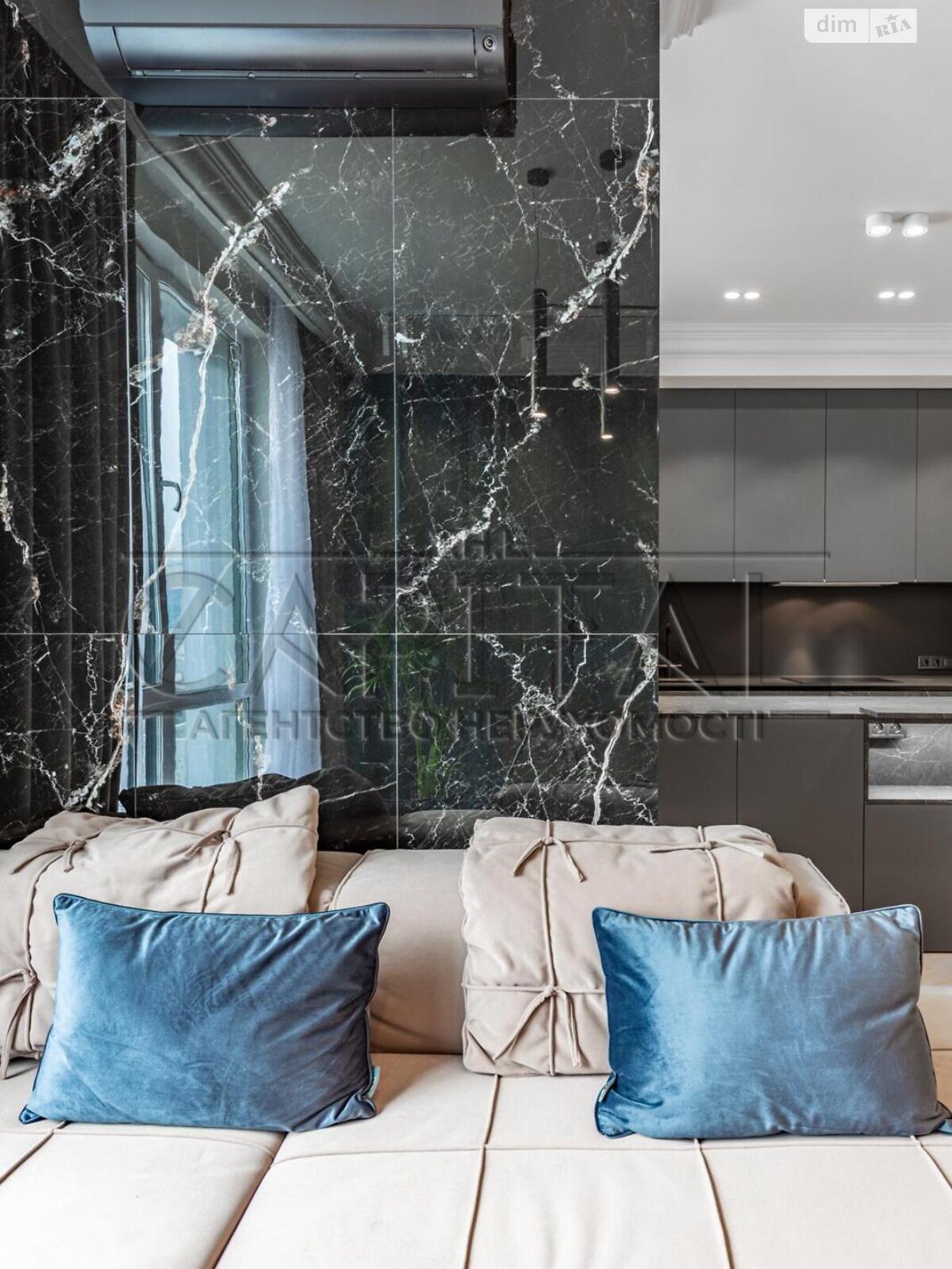 Stylish Studio Apartment in Yaroslav Grad Complex near Golden Gate Metro