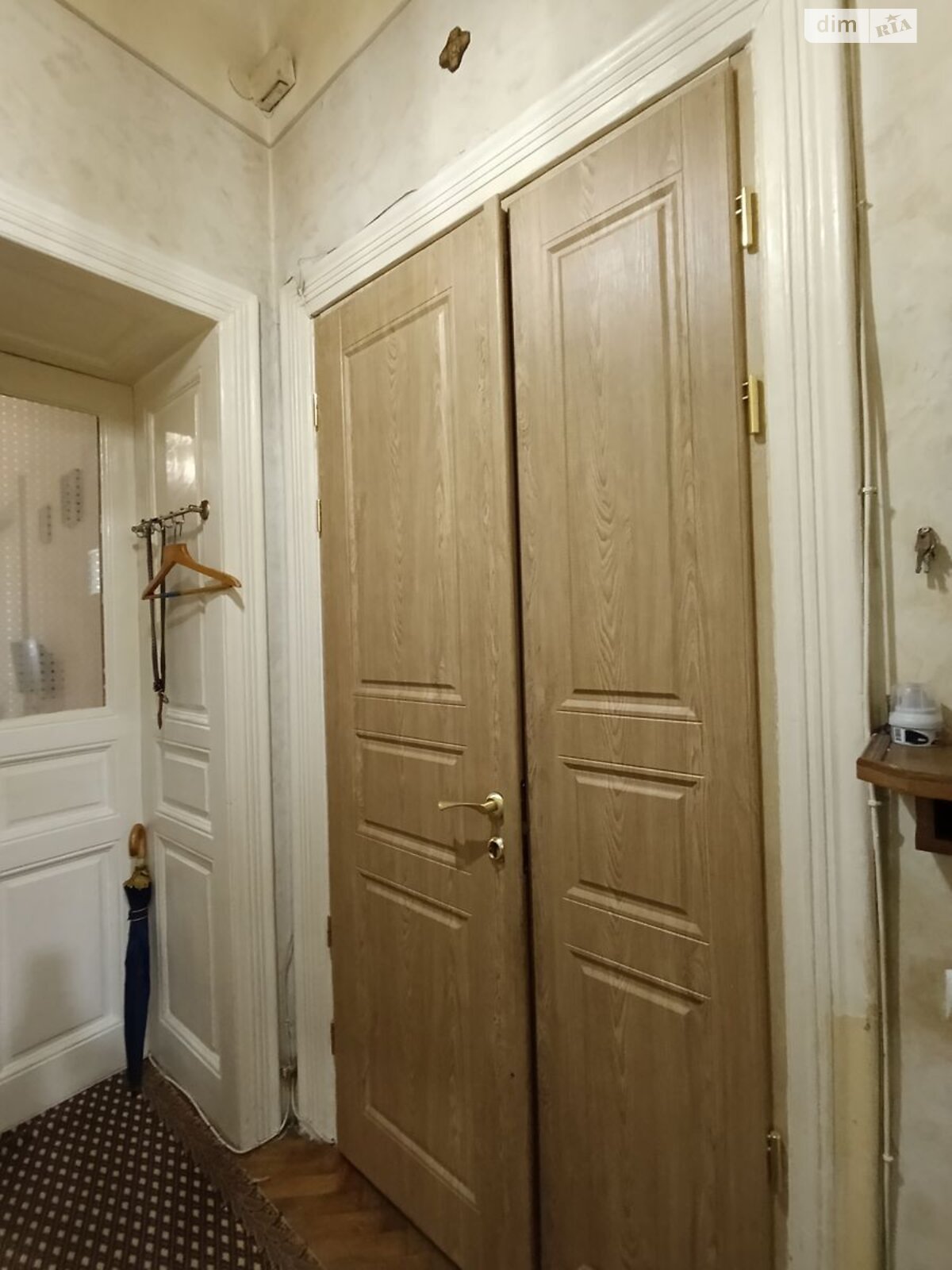 2-Room Apartment near Vynnykivskyi Market in City Center