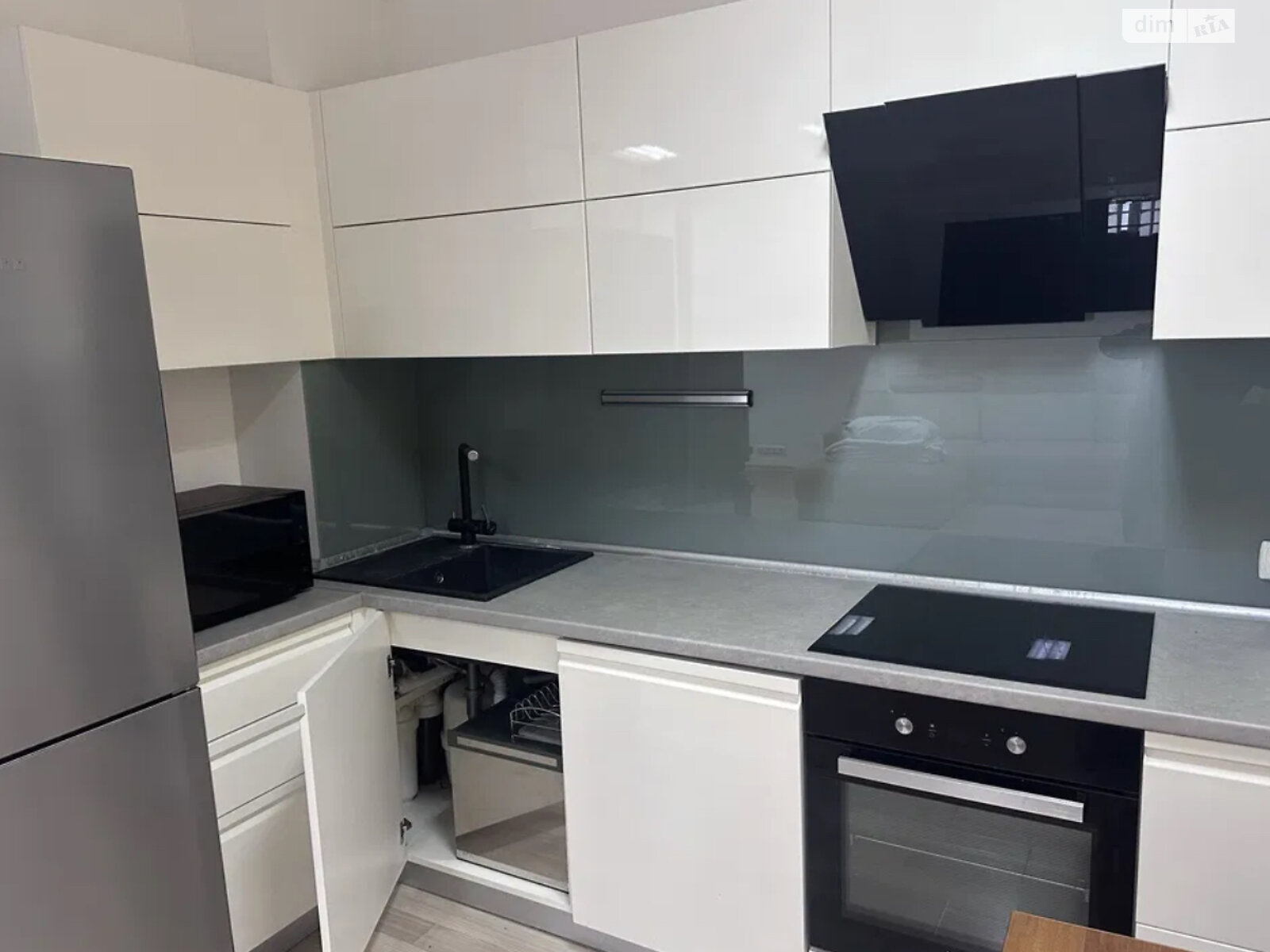 One-bedroom studio apartment on second floor with modern amenities