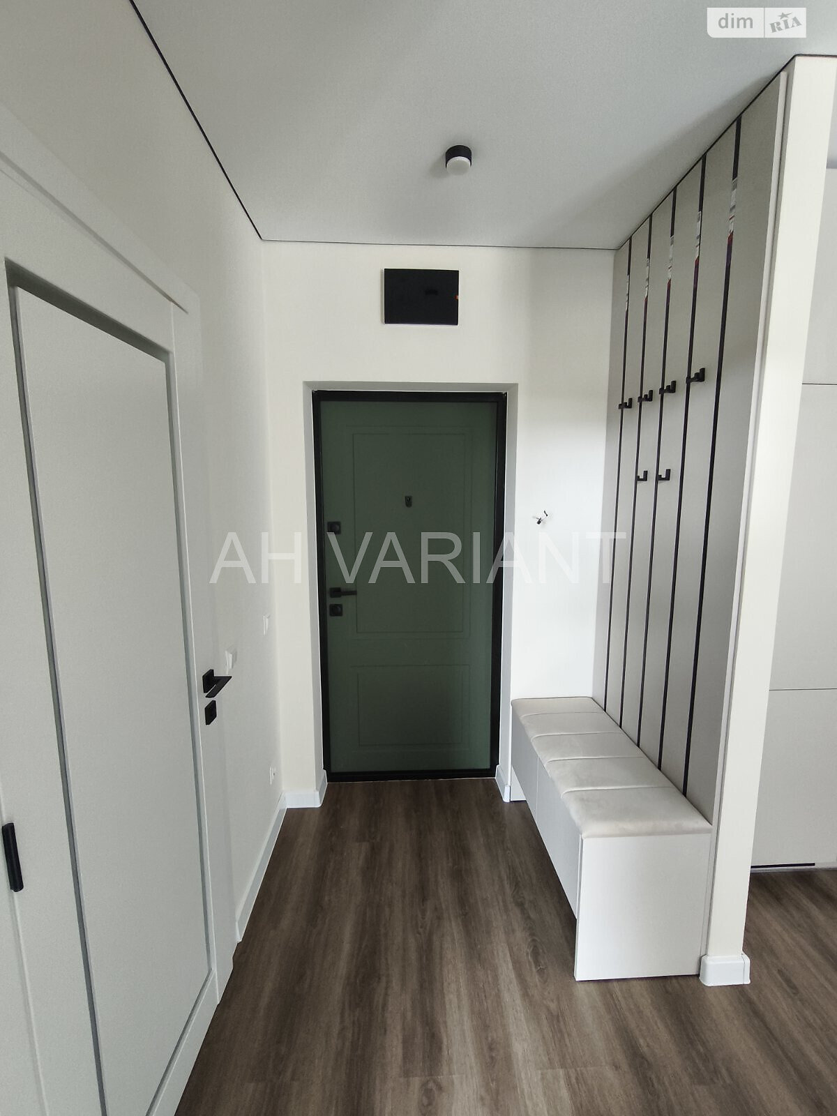 Stylish 1-bedroom apartment in Uzhhorod with modern renovation