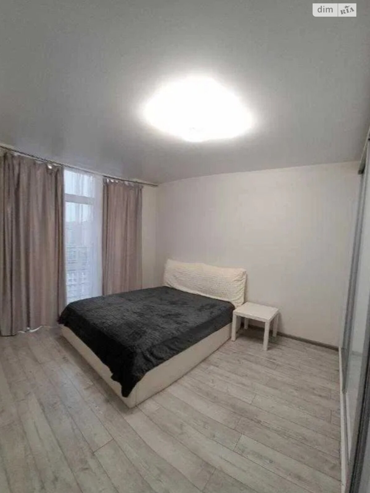 Modern Apartment with Separate Office and Quality Amenities