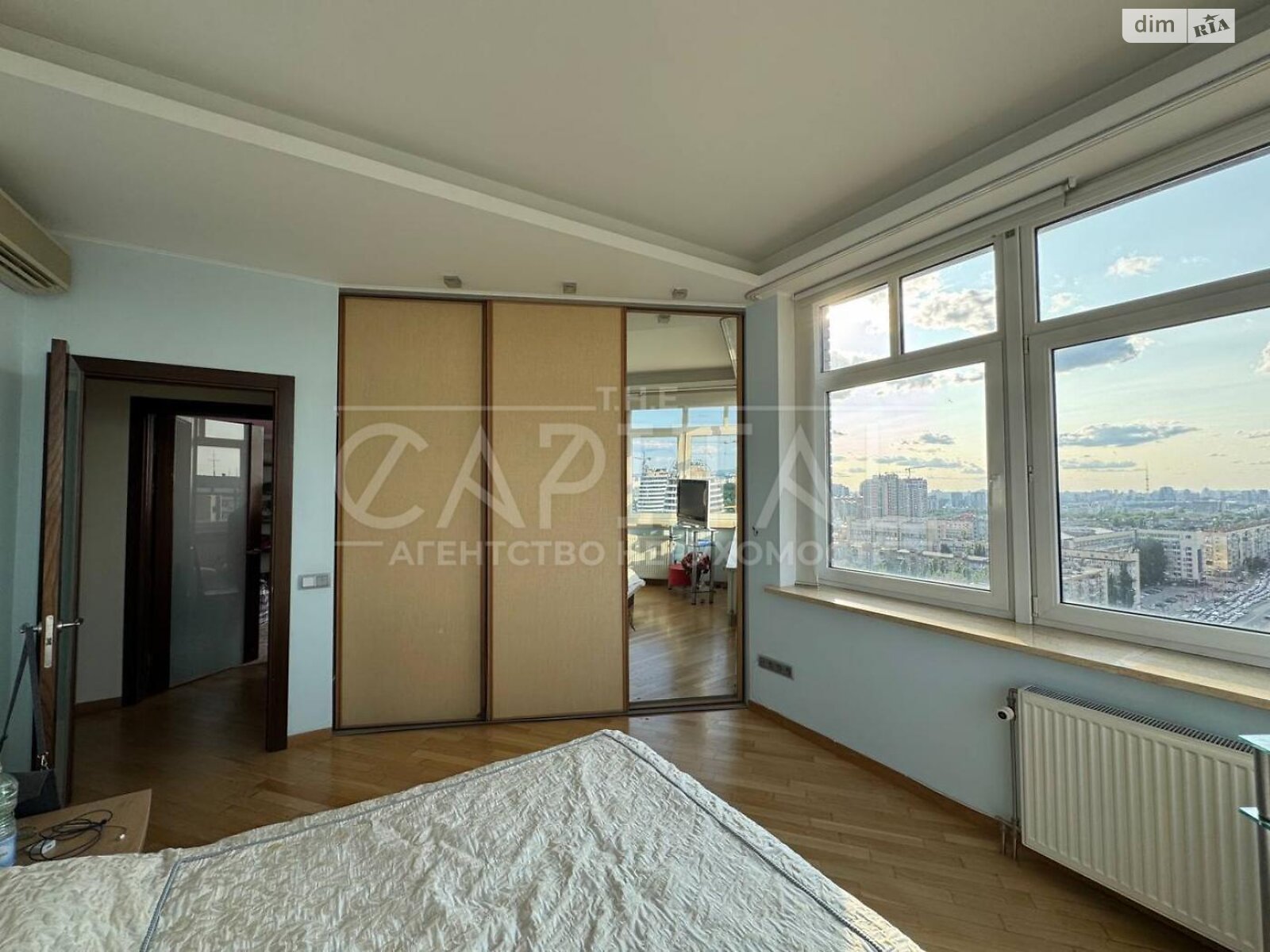 3-Bedroom Apartment in Kiev City Center with Panoramic View