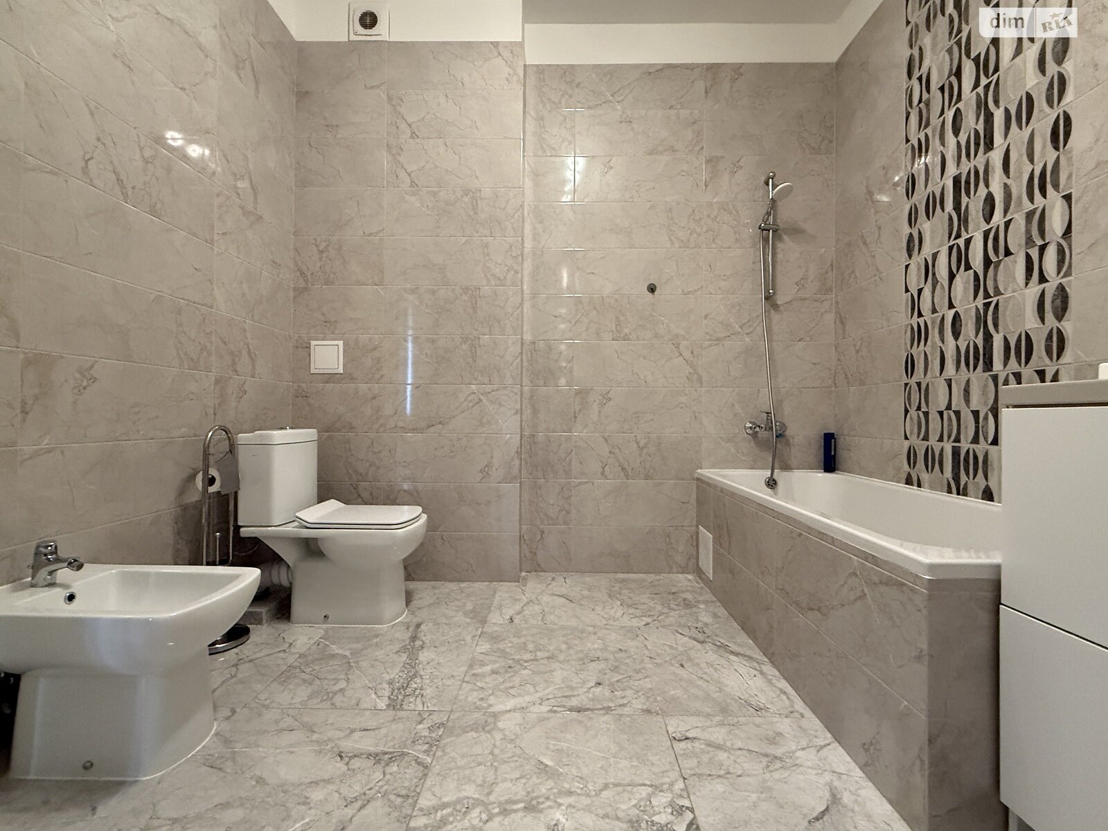 1-Bedroom Apartment with Studio Kitchen in Elite Forum Apartment Complex