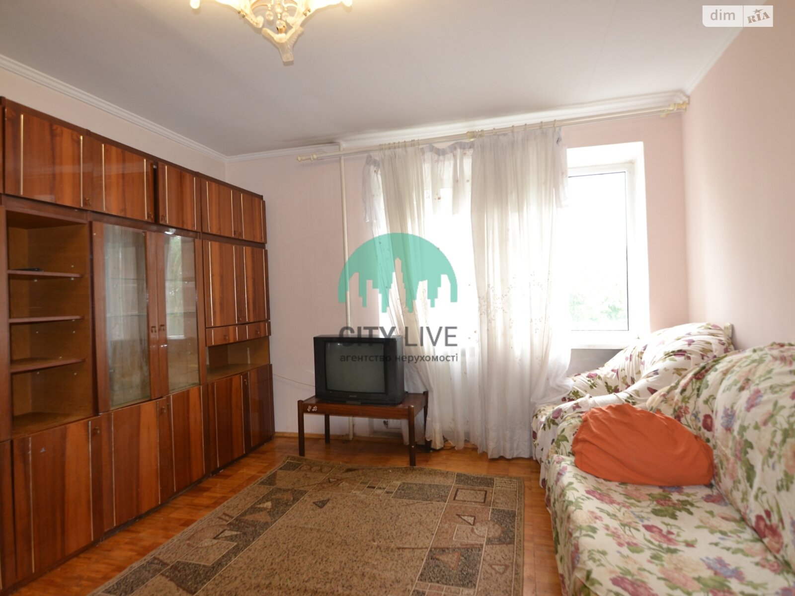 2-Room Apartment on Dovzhenko Street with Individual Heating