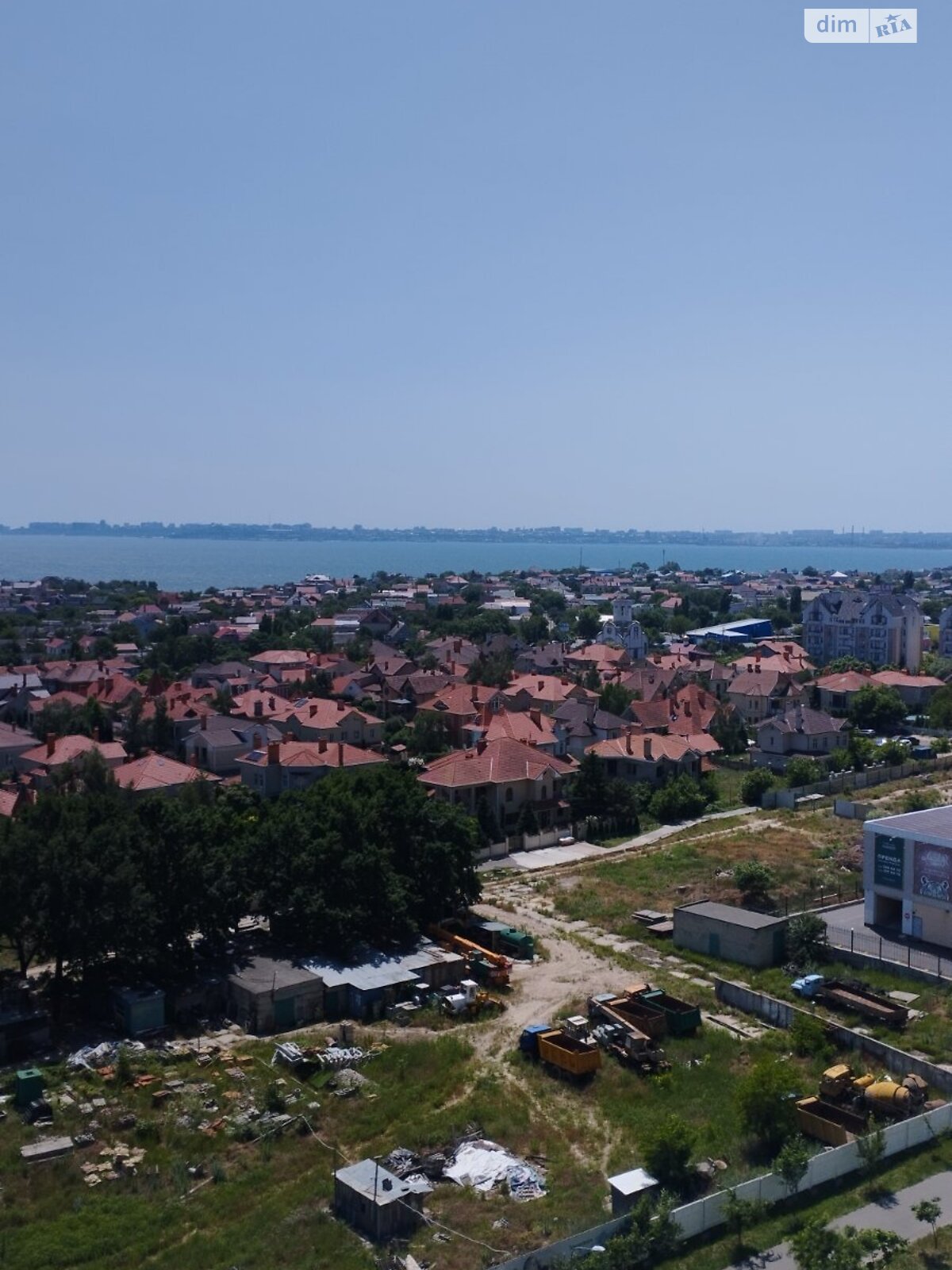 New apartment with full furnishings and appliances in a good location