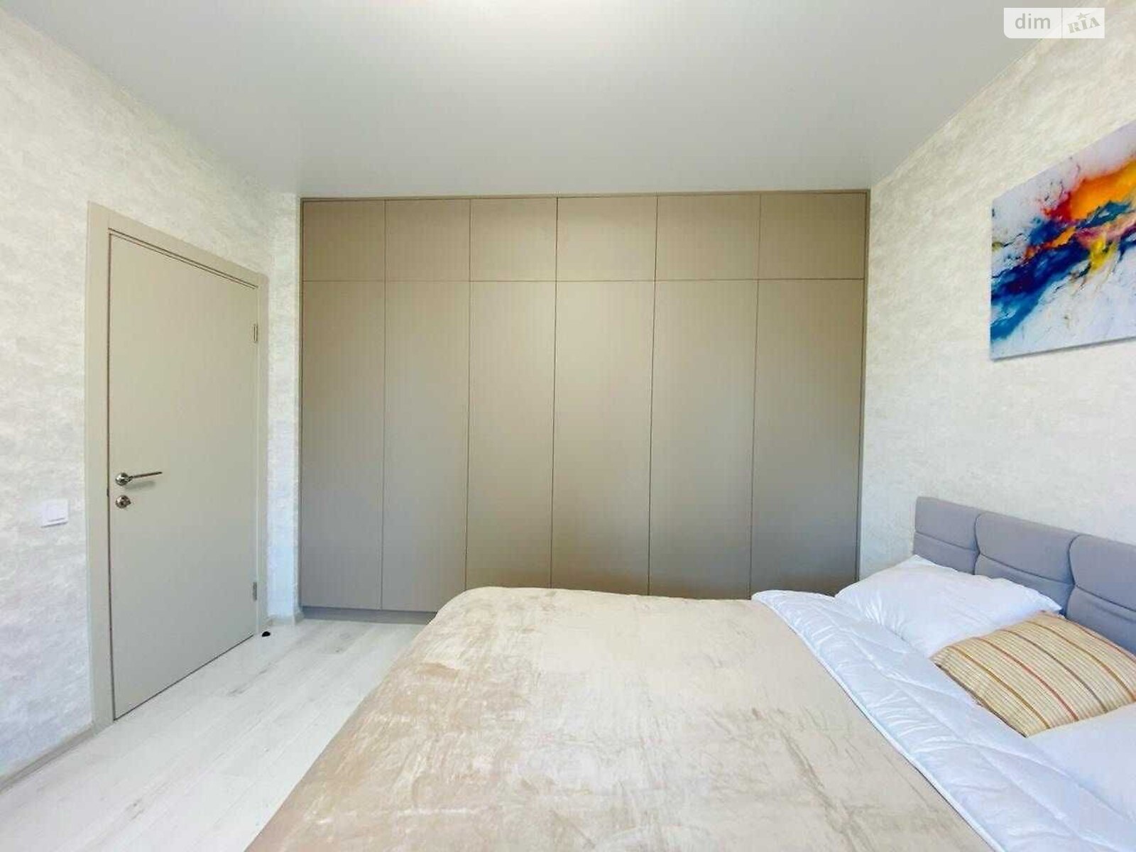 Modern Studio Apartment with Full Amenities near Retroville Mall