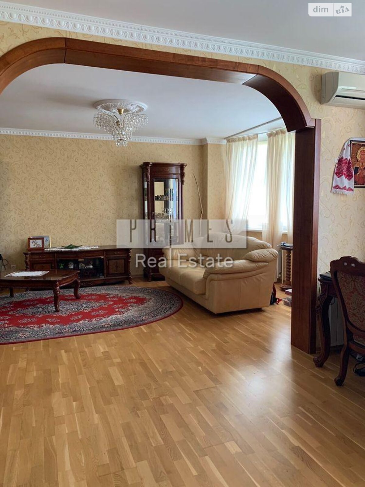 Spacious 1-bedroom apartment near Hippodrome metro, Kiev