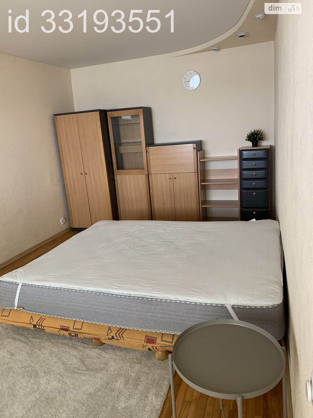 Теңіз көрінісі және заманауи интерьері бар жайлы пәтер