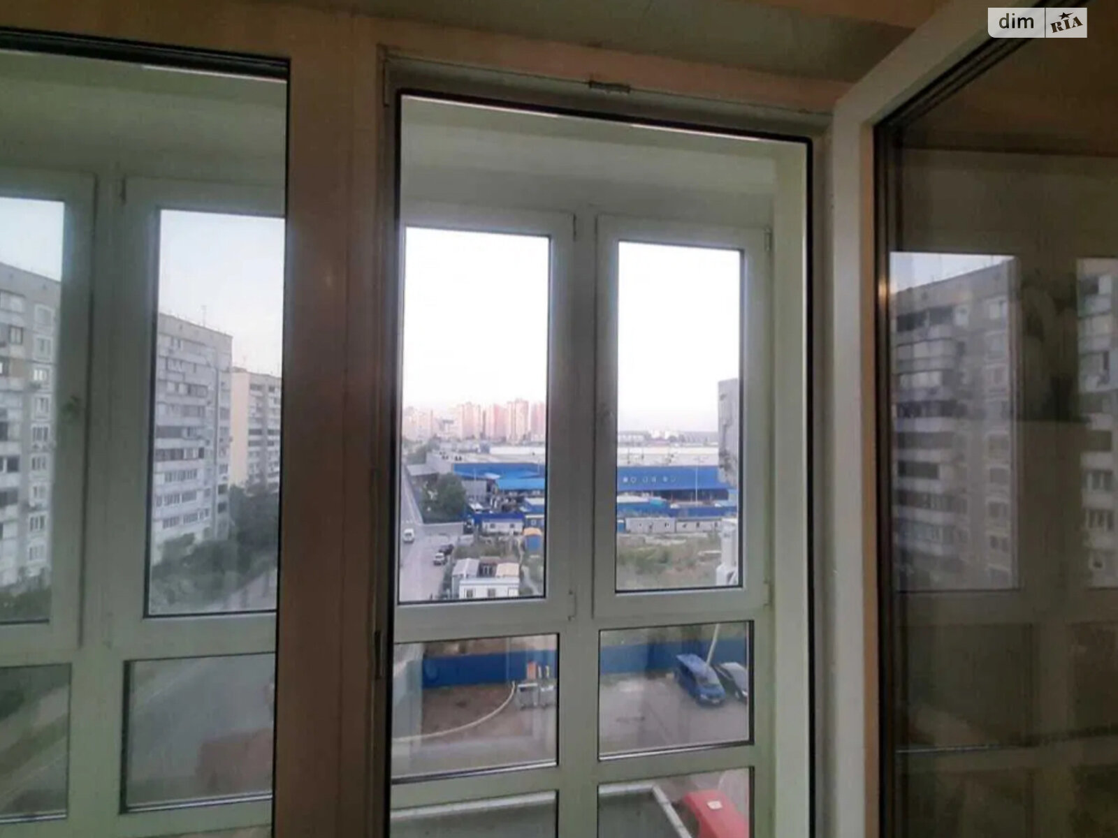 Cozy Apartment in Patriotika Complex, Boris Gmyri Street 18