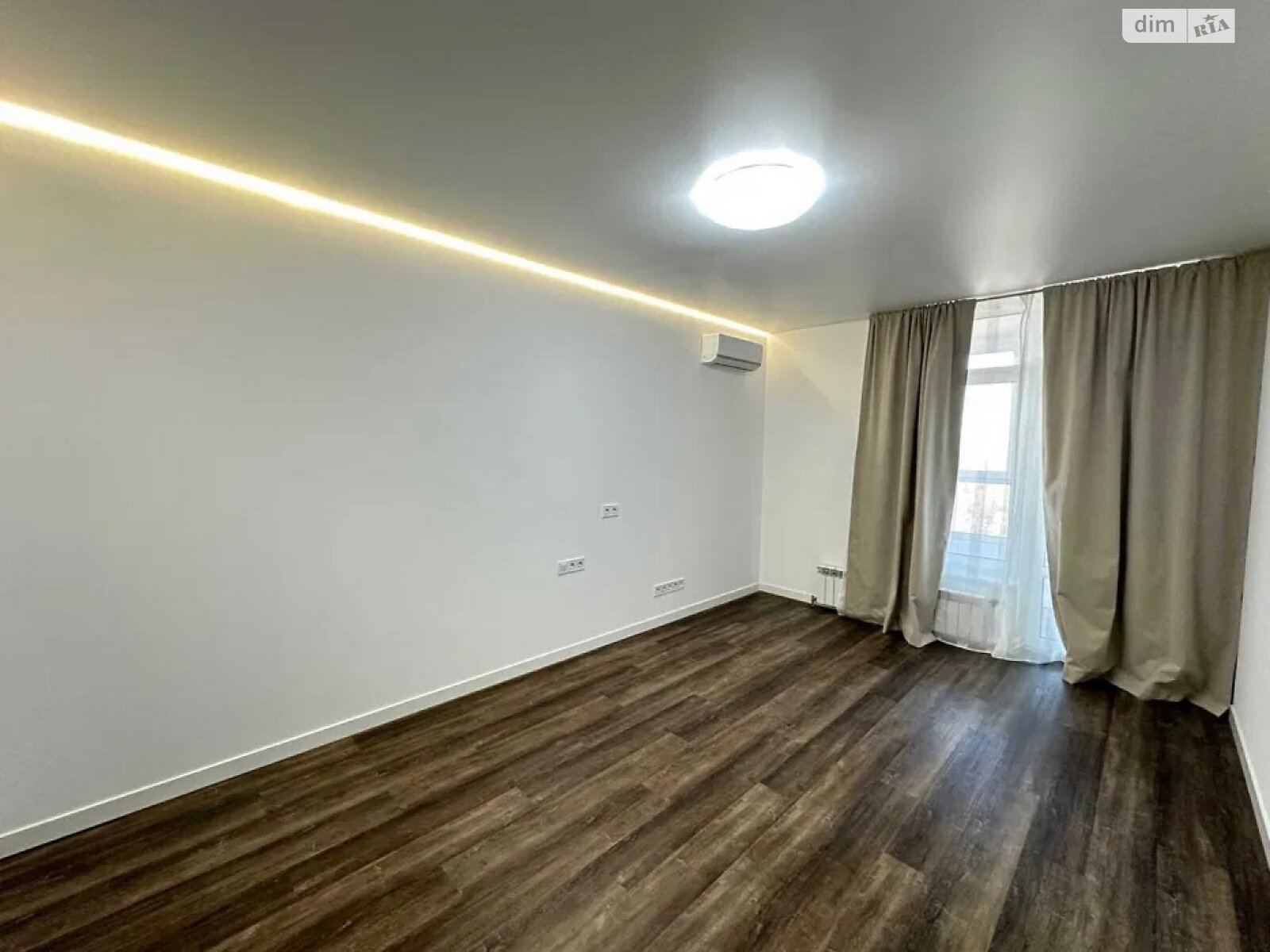 3-bedroom apartment in DOCK 32 residential complex with Dnieper view