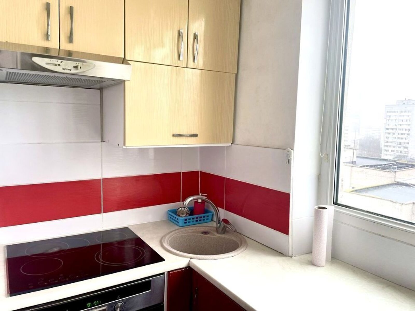 Warm Sunny 2-Room Apartment with Full Appliance Set