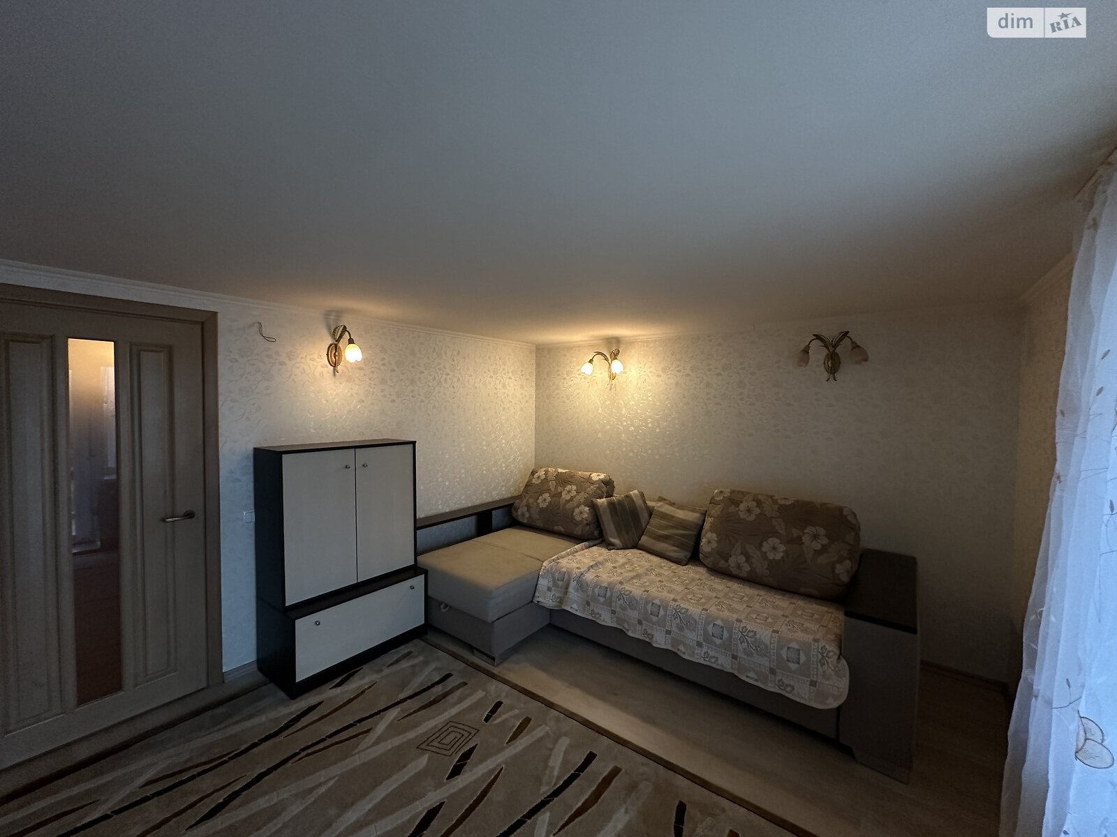 Spacious 4-Room Apartment on Skaletskogo Street