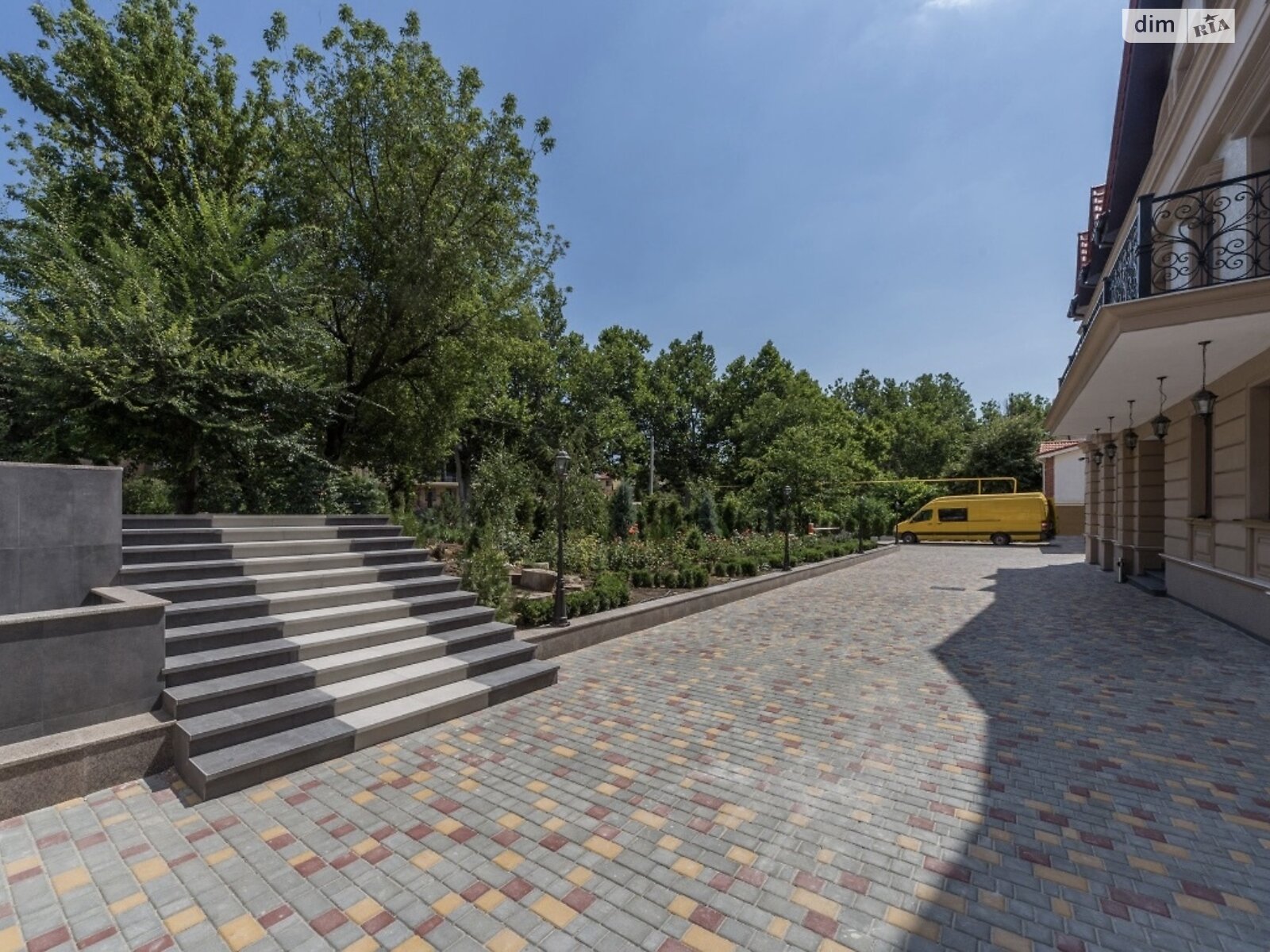 2-Room Studio Apartment with Sea Proximity and Garden