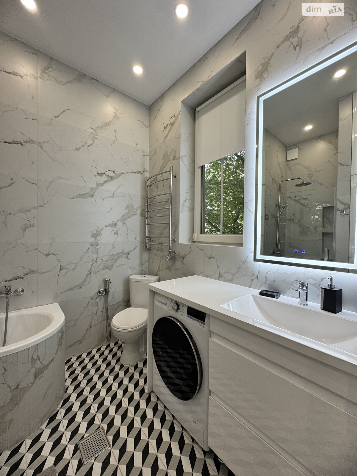 2-Bedroom Apartment in Lviv City Center near Stefanyk Library