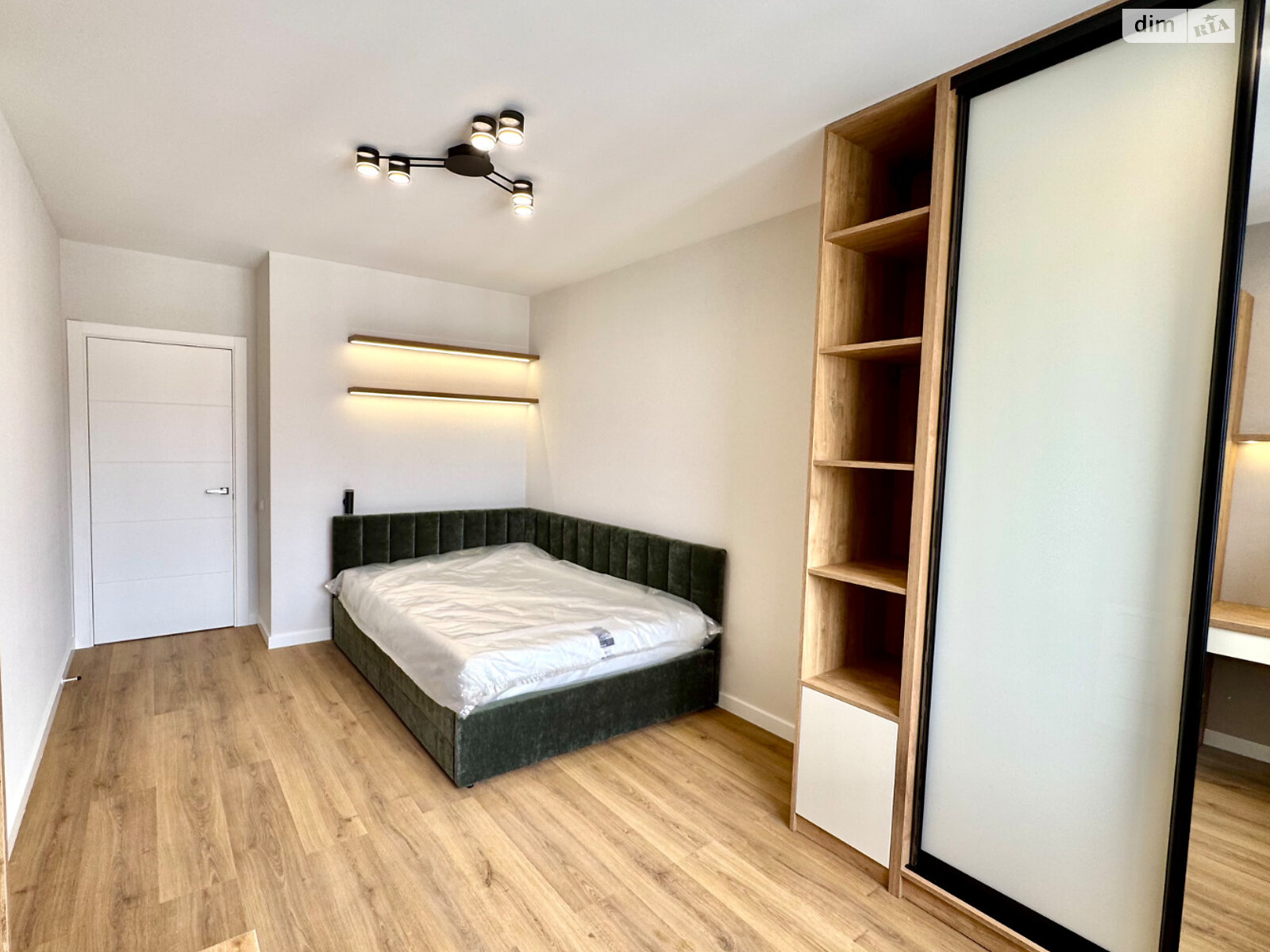 Spacious 2-bedroom apartment with designer renovation, suitable for young family
