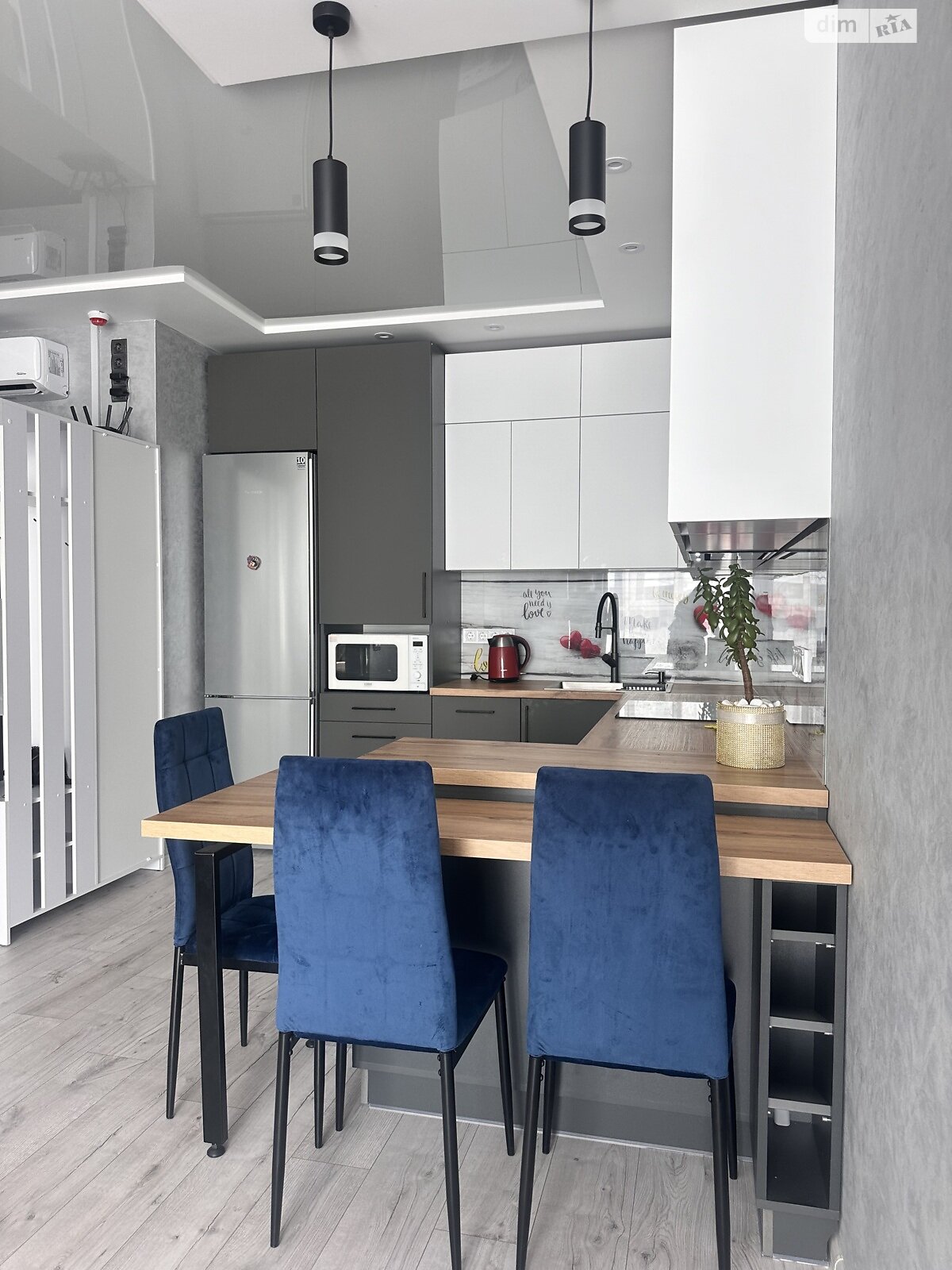 Modern Apartment in Avalon Residential Complex with Designer Renovation